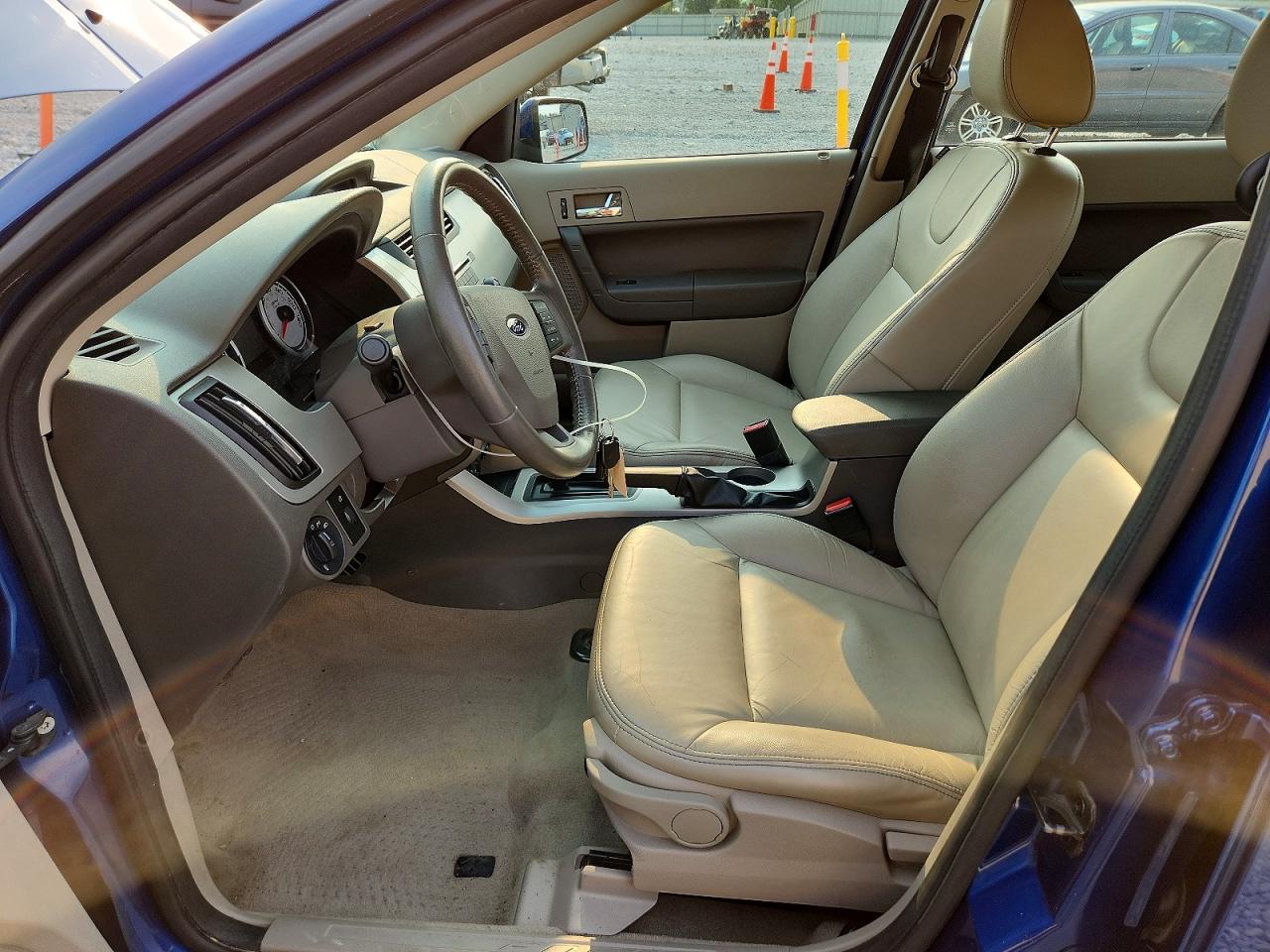 2008 Ford Focus Se Blue vin: 1FAHP35N48W100749