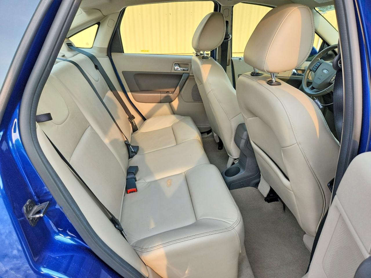 2008 Ford Focus Se Blue vin: 1FAHP35N48W100749