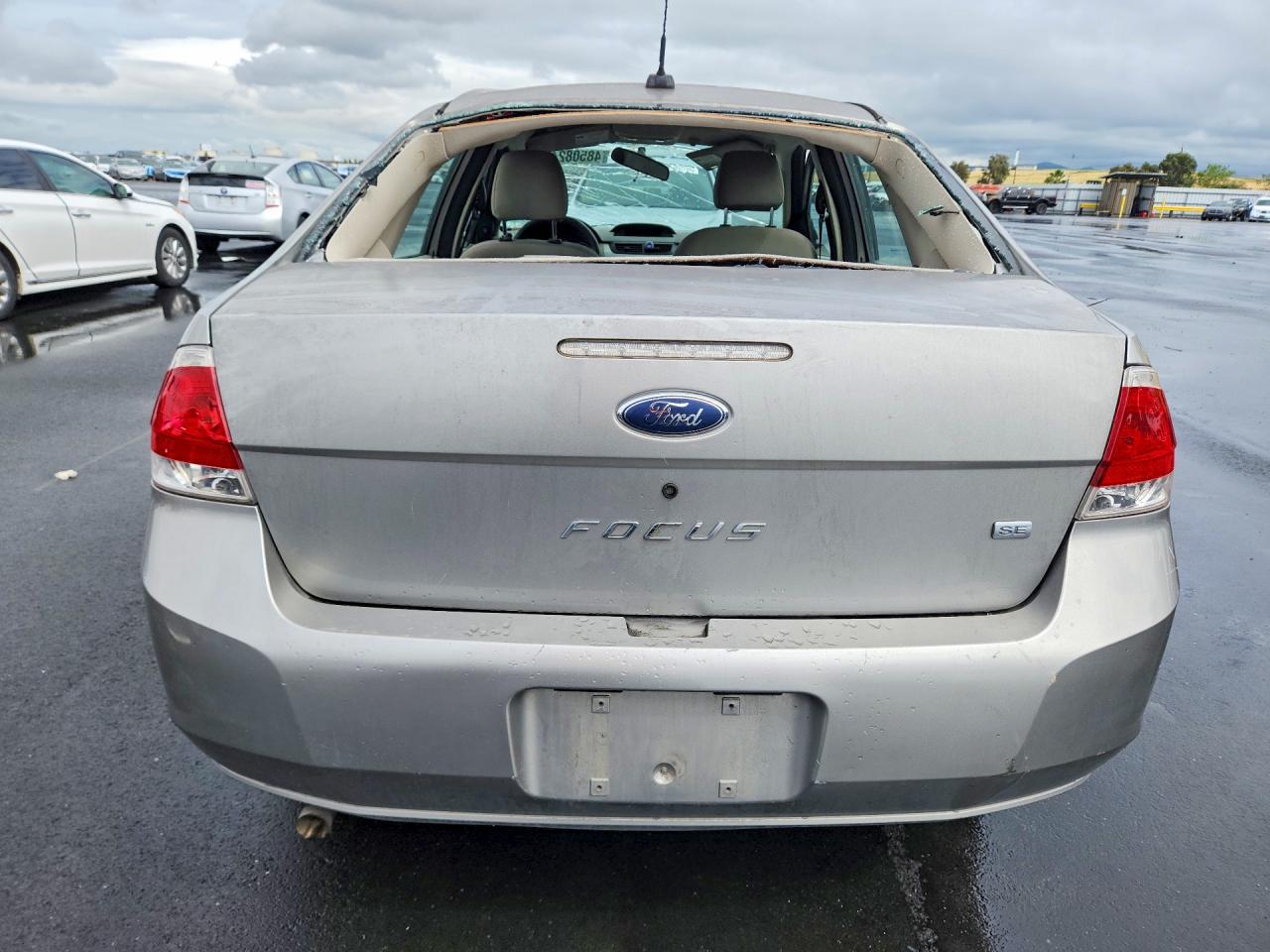 2008 Ford Focus Se Silver vin: 1FAHP35N48W116059
