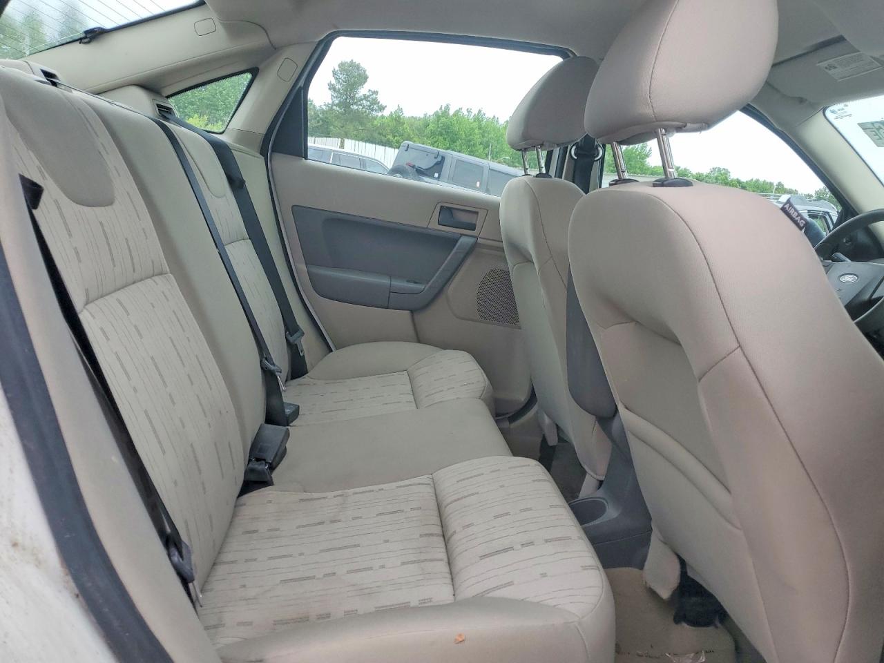 2008 Ford Focus Se White vin: 1FAHP35N48W182661