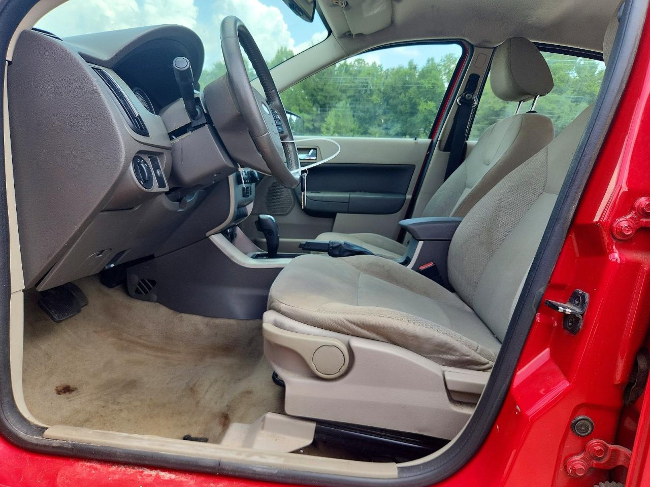 2008 Ford Focus Se Red vin: 1FAHP35N48W183373