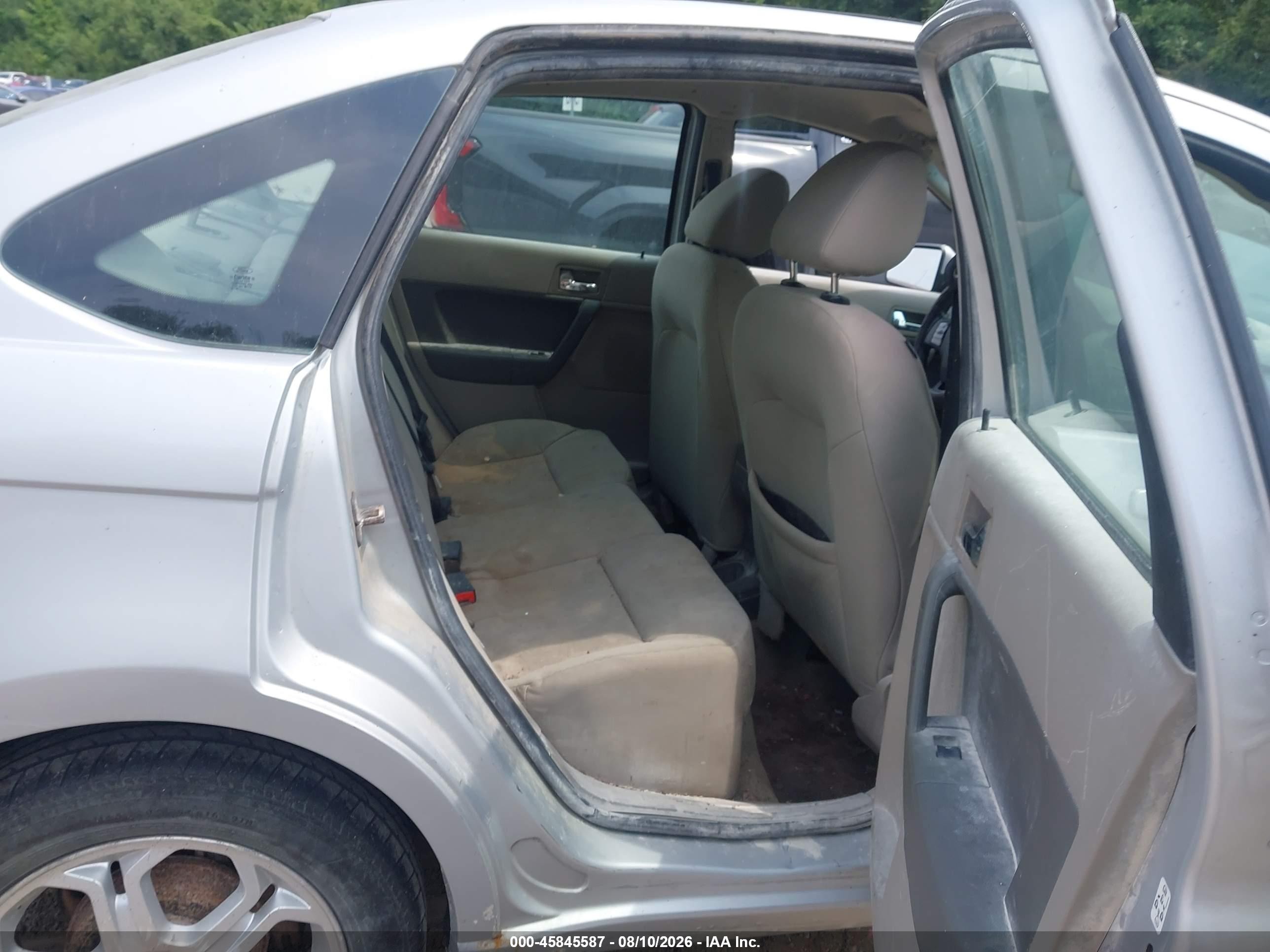 2008 Ford Focus Se/ses Серебряный vin: 1FAHP35N48W197287