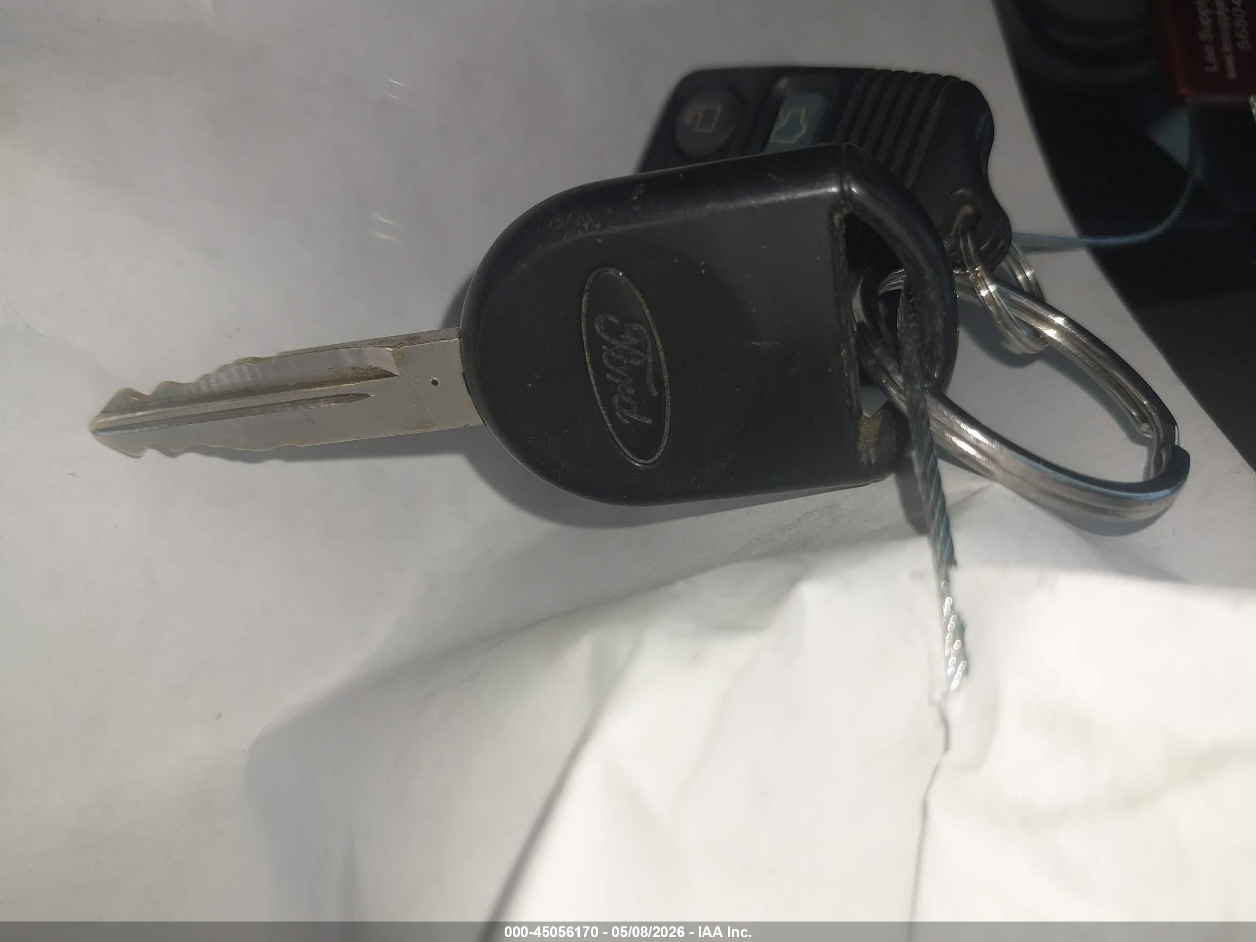 2008 Ford Focus Se/ses White vin: 1FAHP35N48W200656