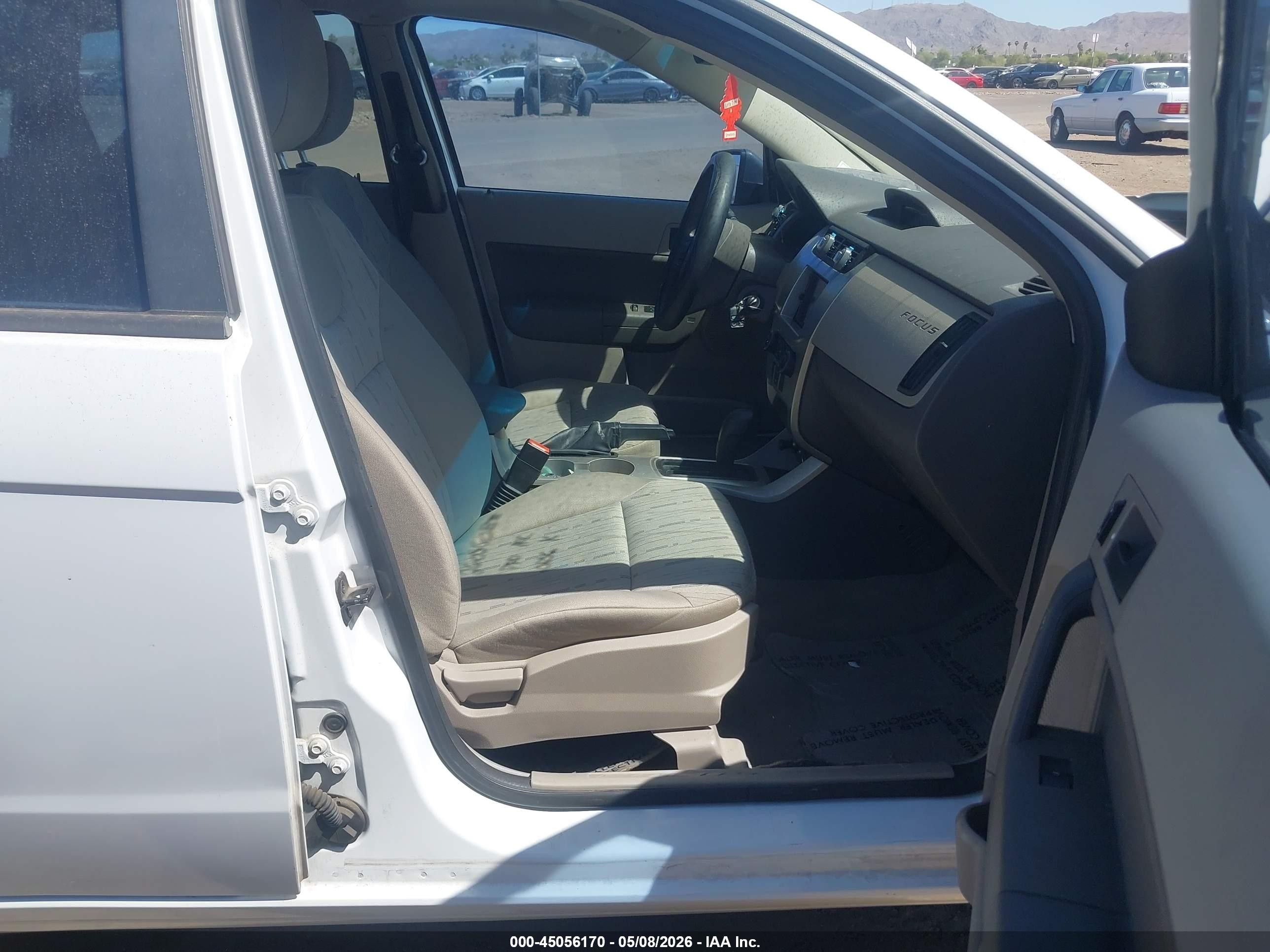 2008 Ford Focus Se/ses White vin: 1FAHP35N48W200656