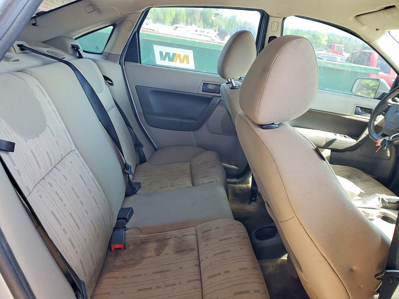 2008 Ford Focus Se Silver vin: 1FAHP35N48W216002