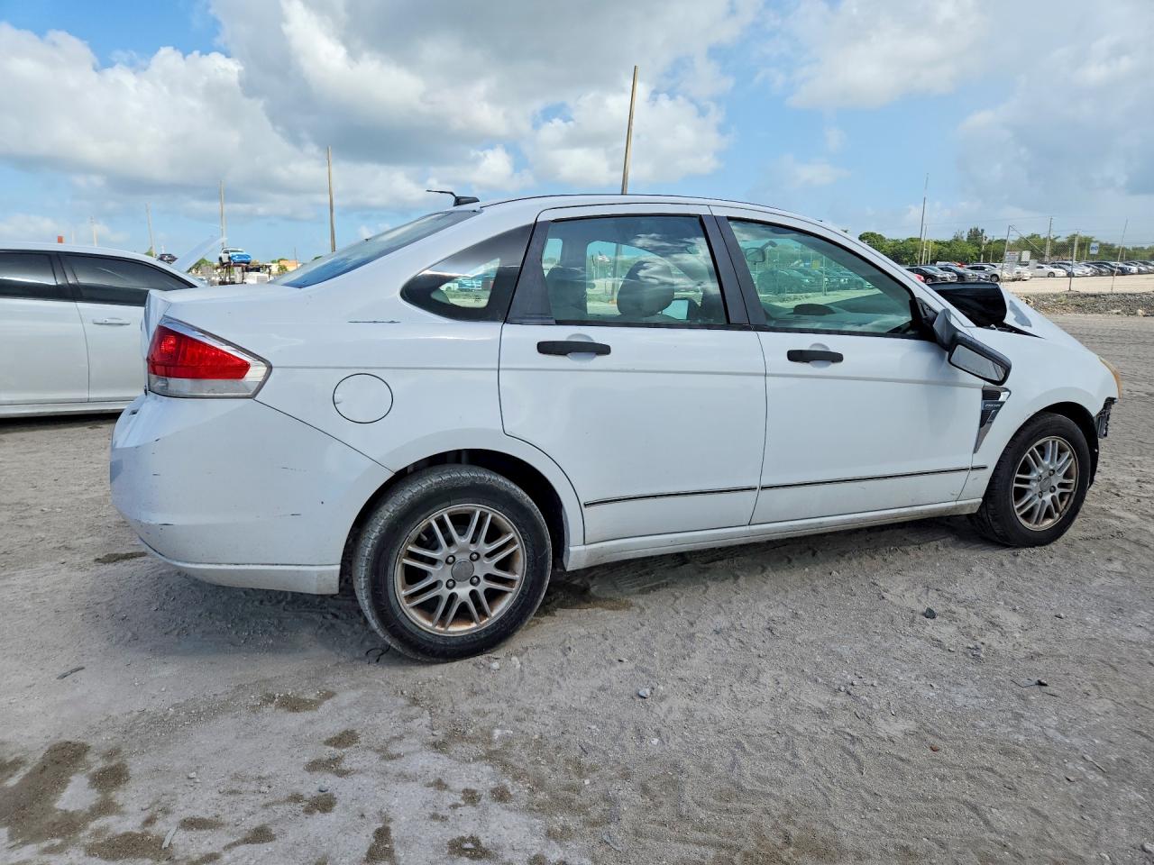 2008 Ford Focus Se White vin: 1FAHP35N48W222527