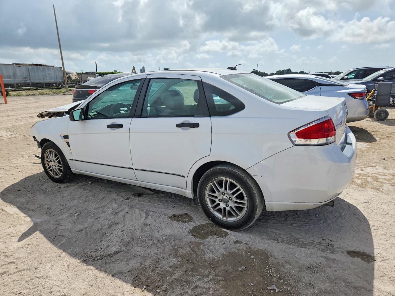 2008 Ford Focus Se White vin: 1FAHP35N48W222527