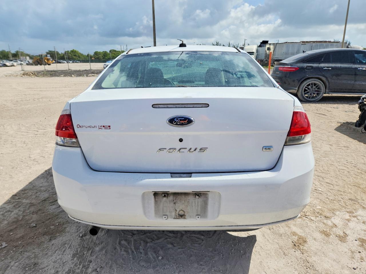 2008 Ford Focus Se White vin: 1FAHP35N48W222527