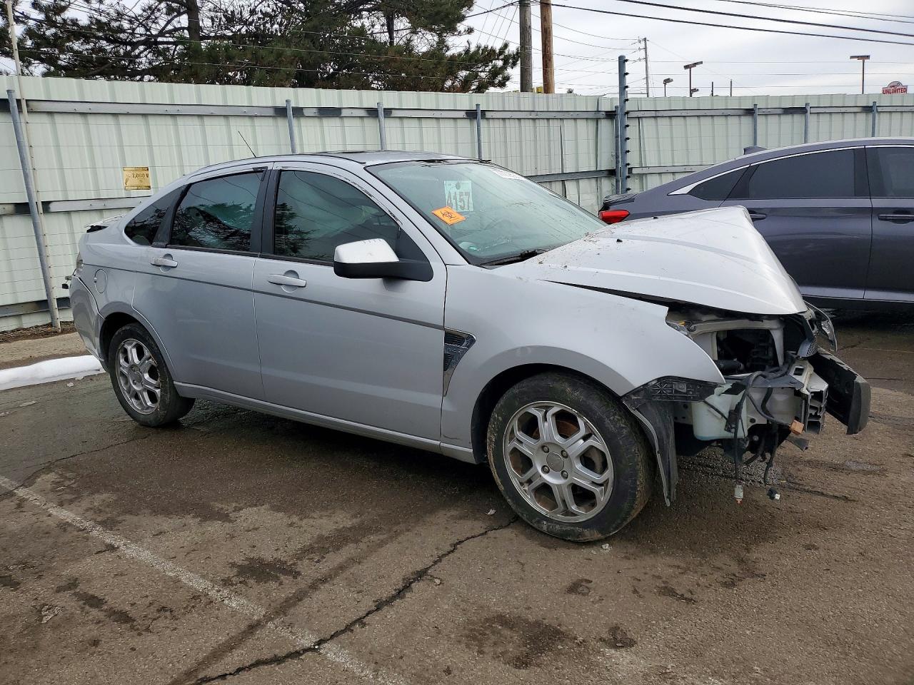 2008 Ford Focus Se Silver vin: 1FAHP35N48W237447