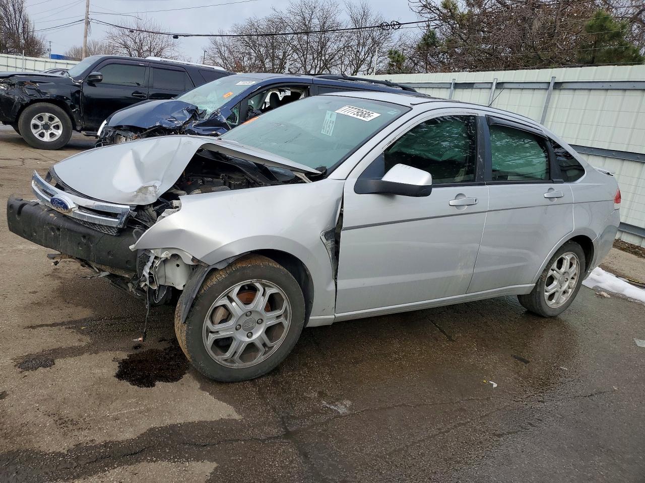 2008 Ford Focus Se Silver vin: 1FAHP35N48W237447