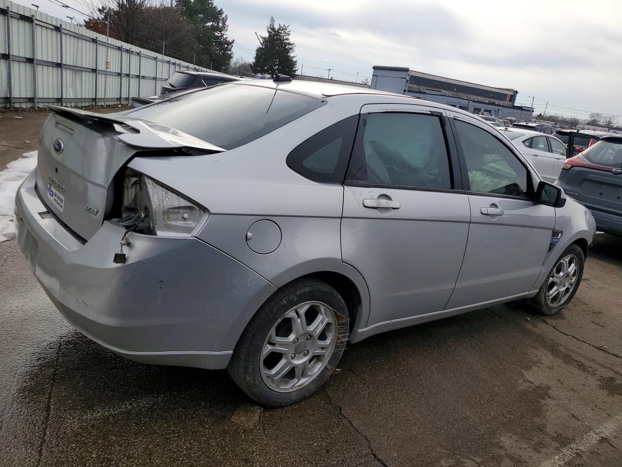 2008 Ford Focus Se Silver vin: 1FAHP35N48W237447