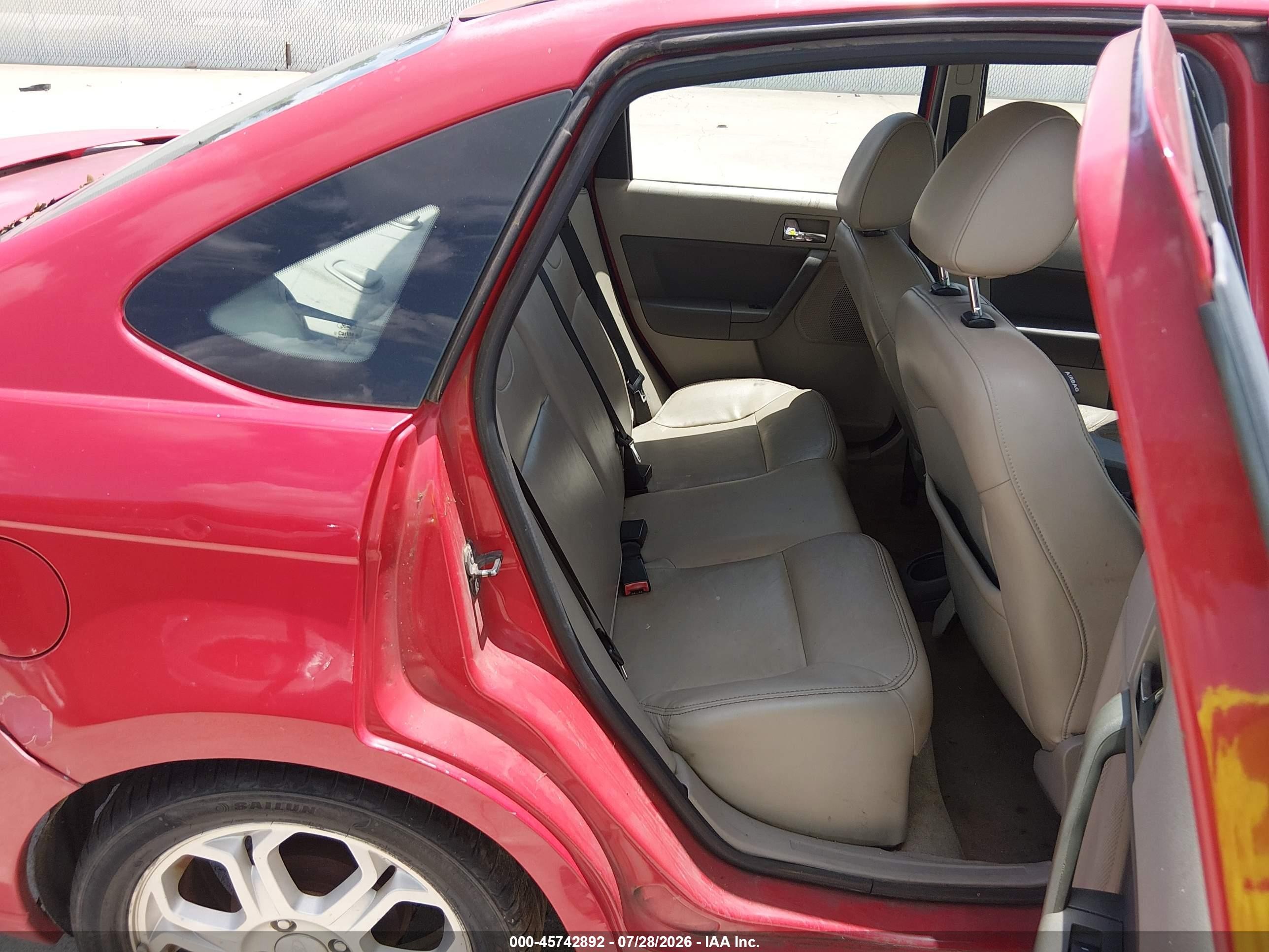 2008 Ford Focus Se/ses Red vin: 1FAHP35N48W248223