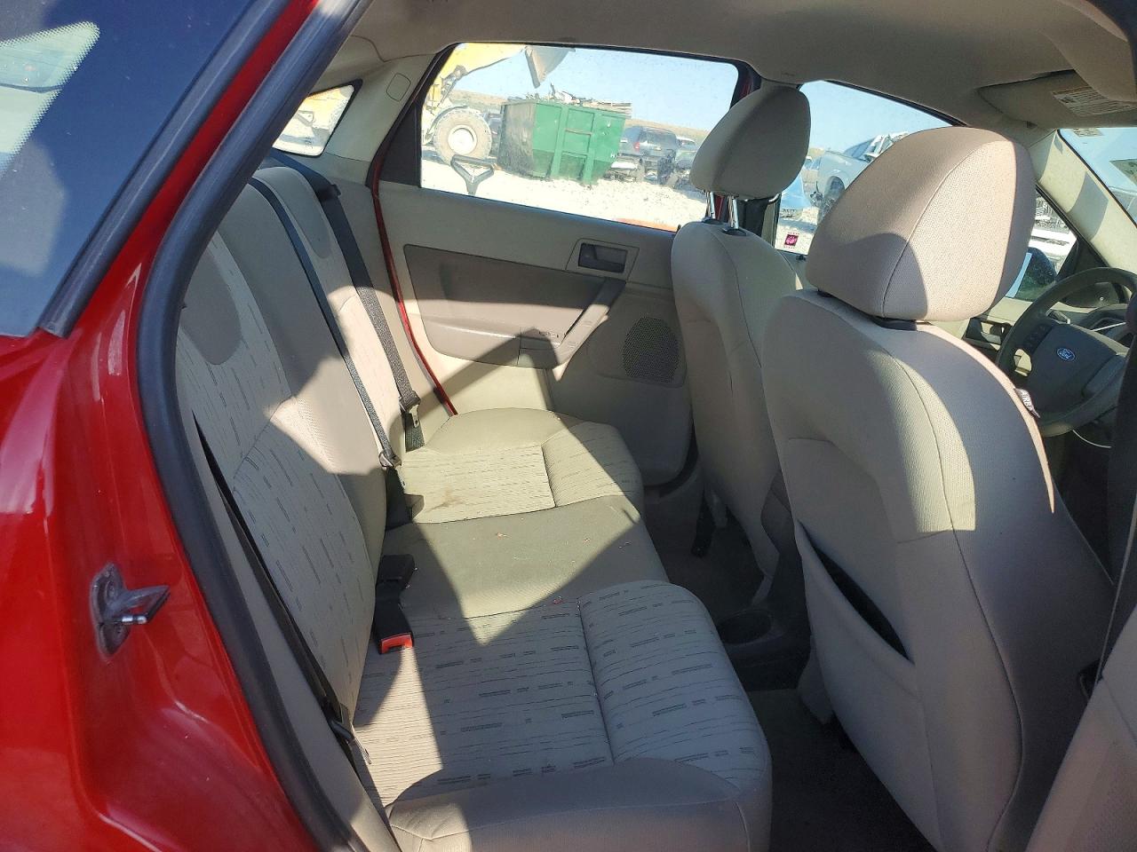2008 Ford Focus Se Red vin: 1FAHP35N48W269783