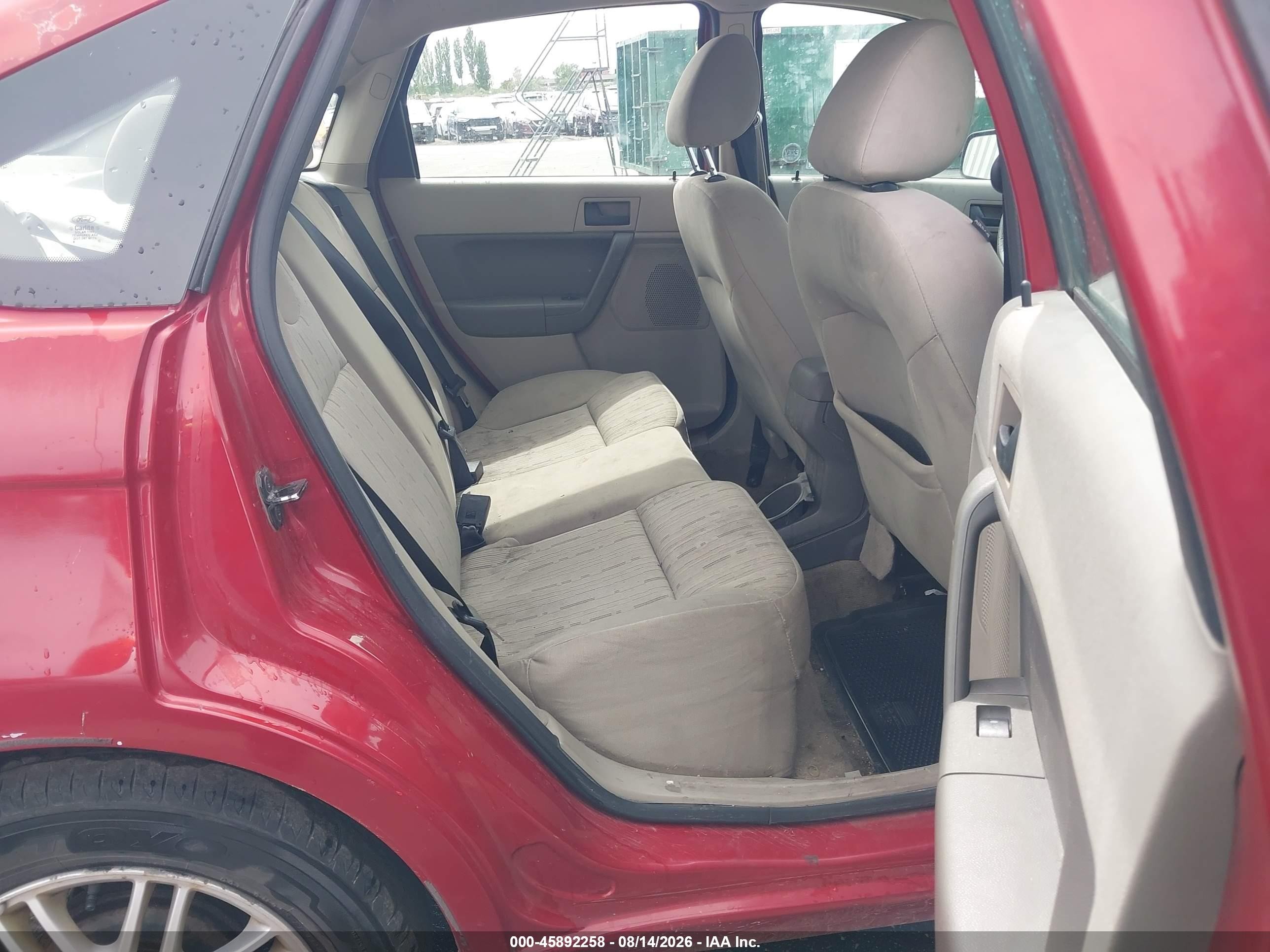 2009 Ford Focus Se Red vin: 1FAHP35N49W104785
