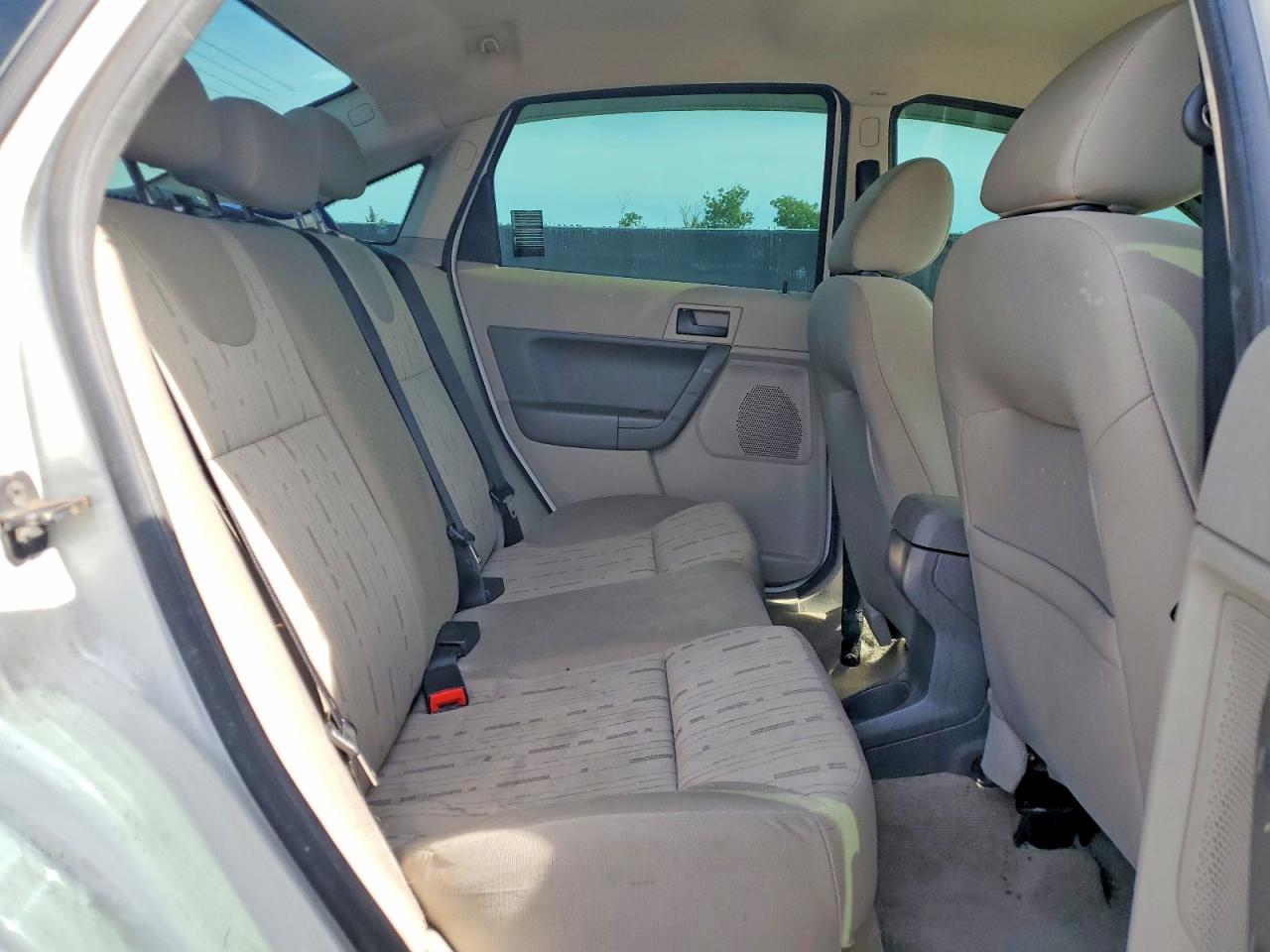 2009 Ford Focus Se White vin: 1FAHP35N49W209309