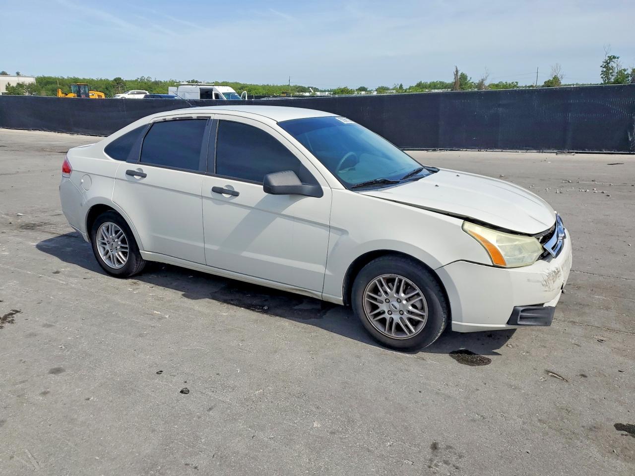 2009 Ford Focus Se White vin: 1FAHP35N49W209309