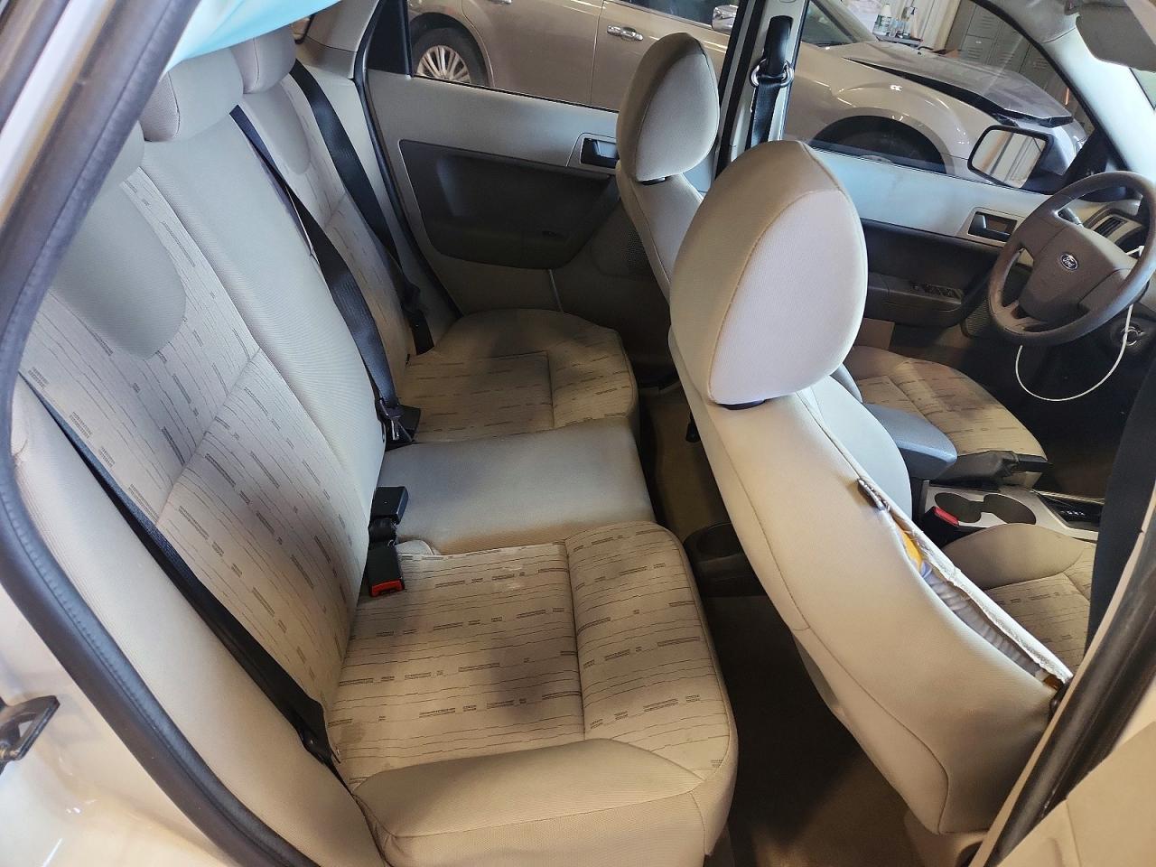 2009 Ford Focus Se Белый vin: 1FAHP35N49W230550