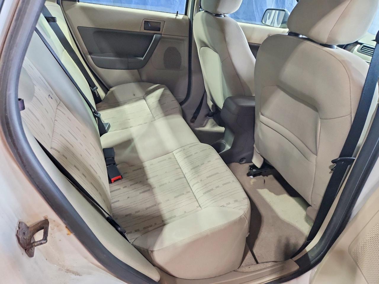 2008 Ford Focus Se White vin: 1FAHP35N58W148079