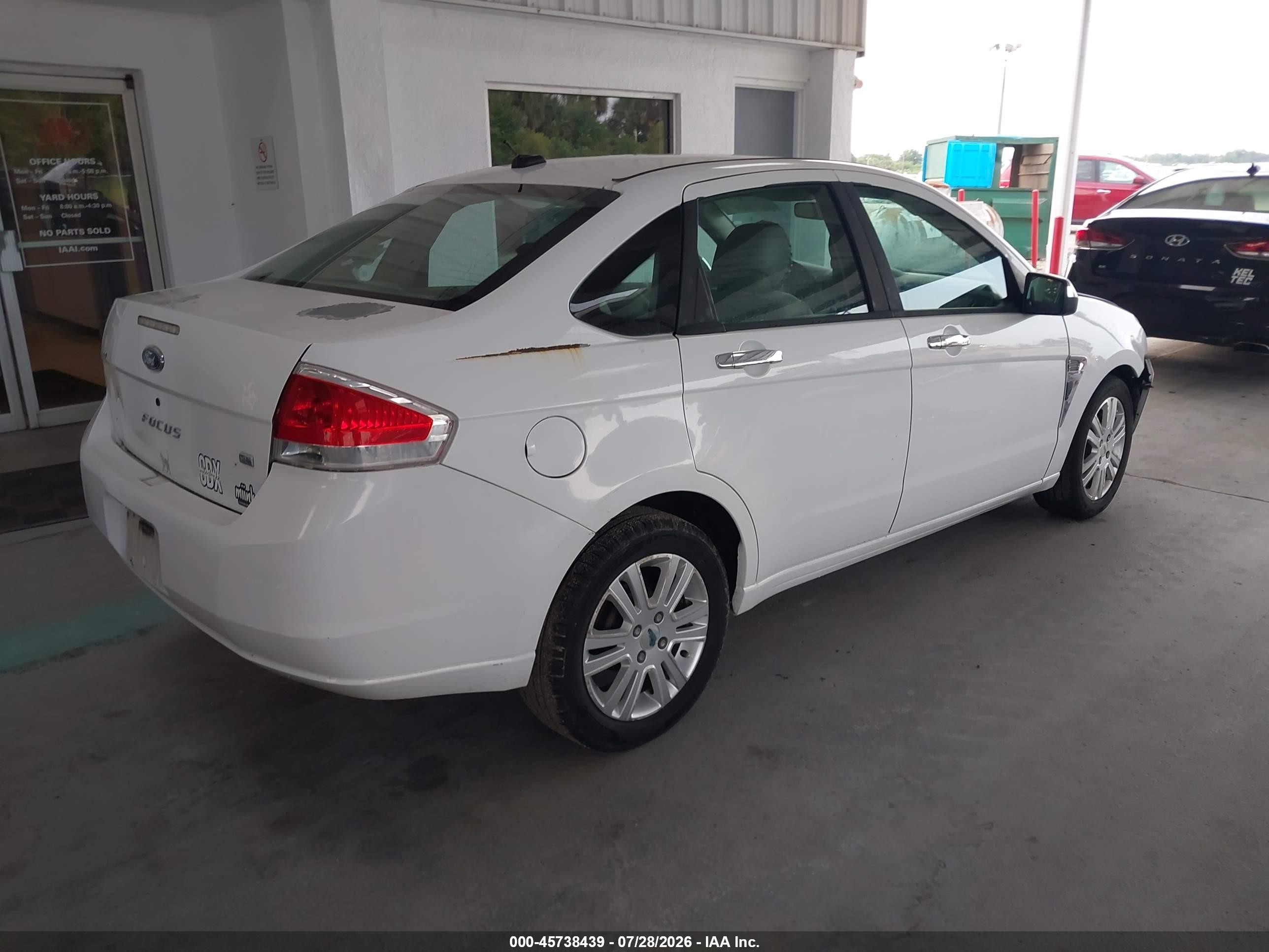 2008 Ford Focus Se/ses White vin: 1FAHP35N58W185231