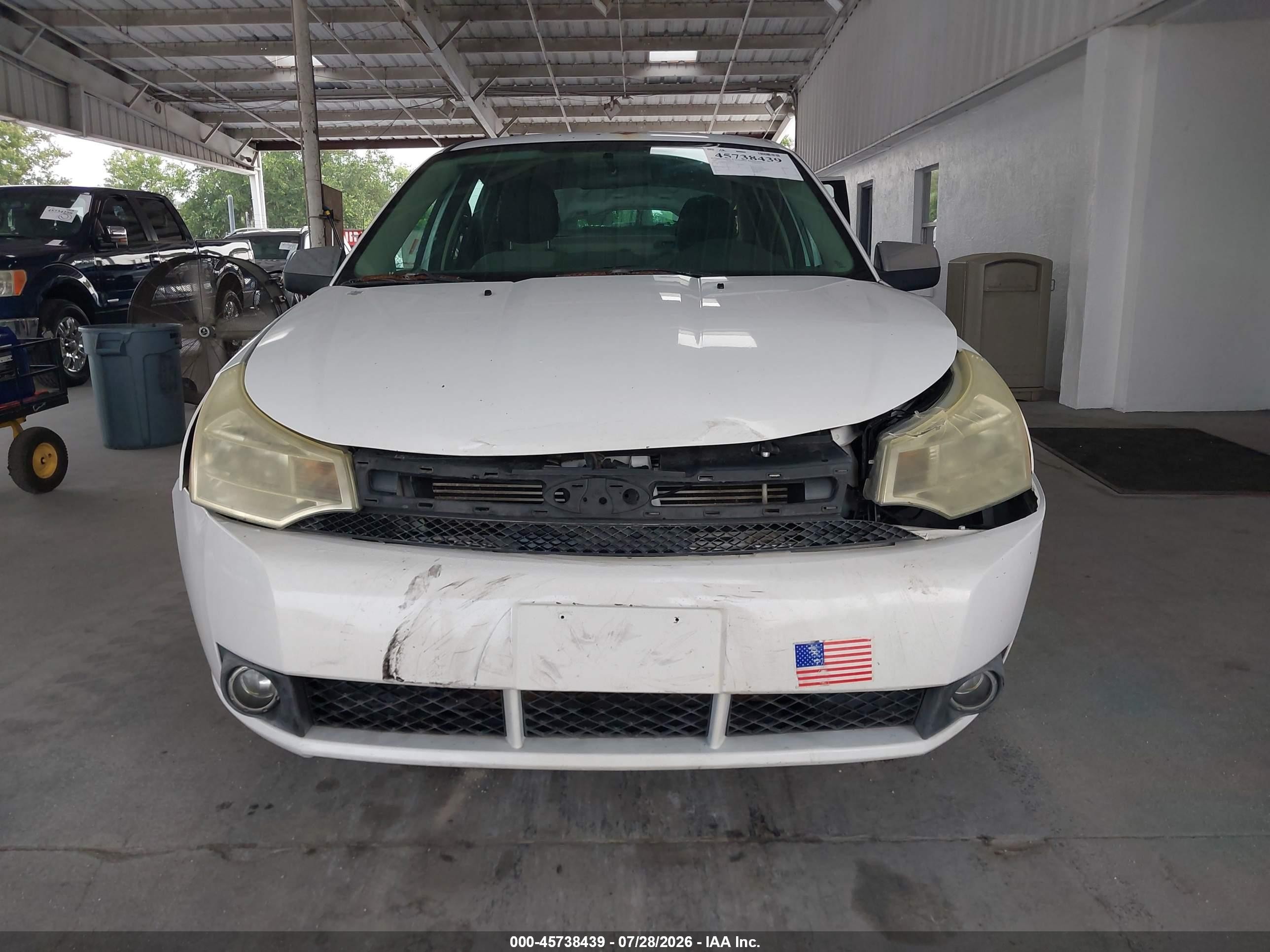 2008 Ford Focus Se/ses White vin: 1FAHP35N58W185231