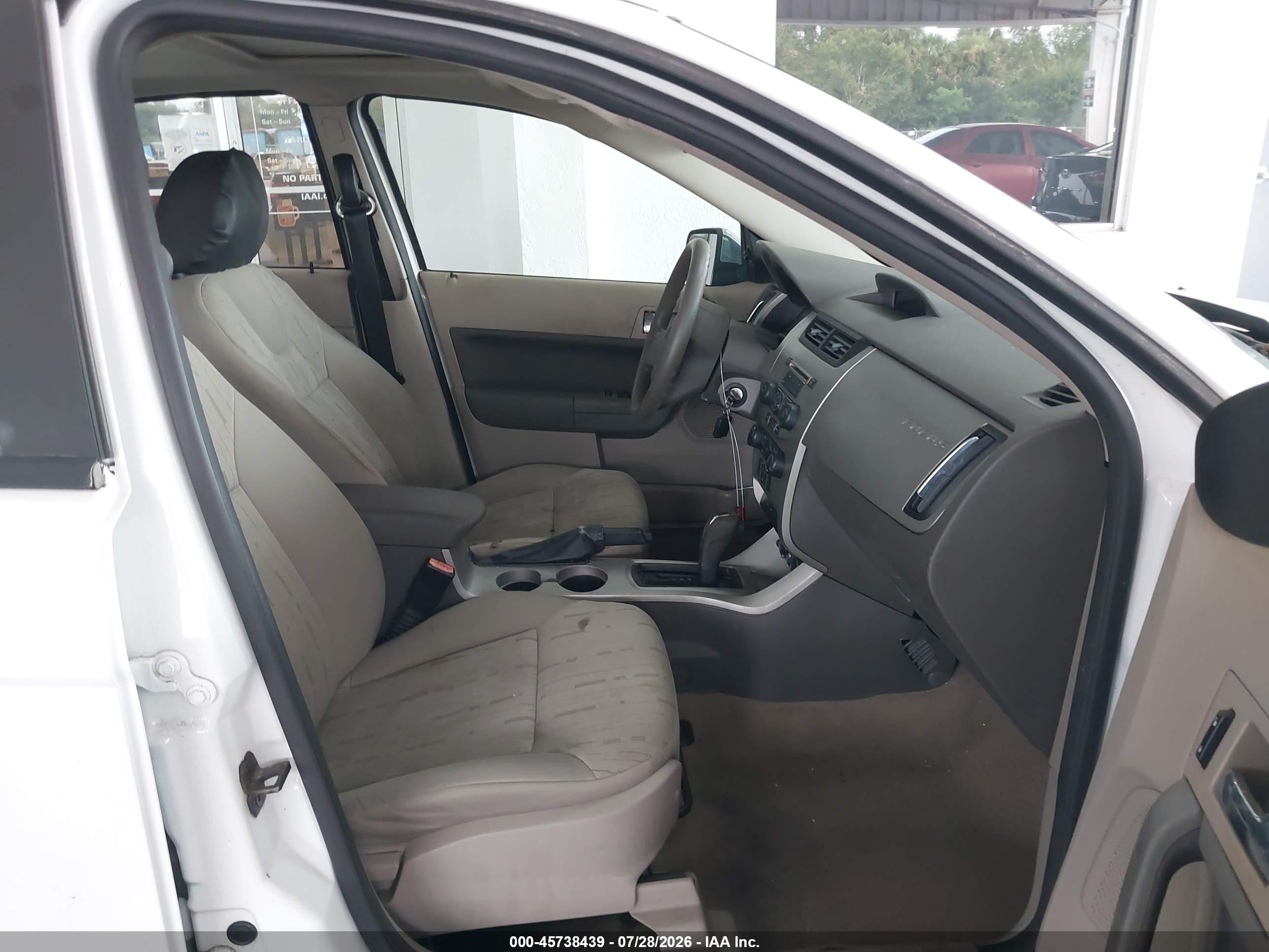 2008 Ford Focus Se/ses White vin: 1FAHP35N58W185231