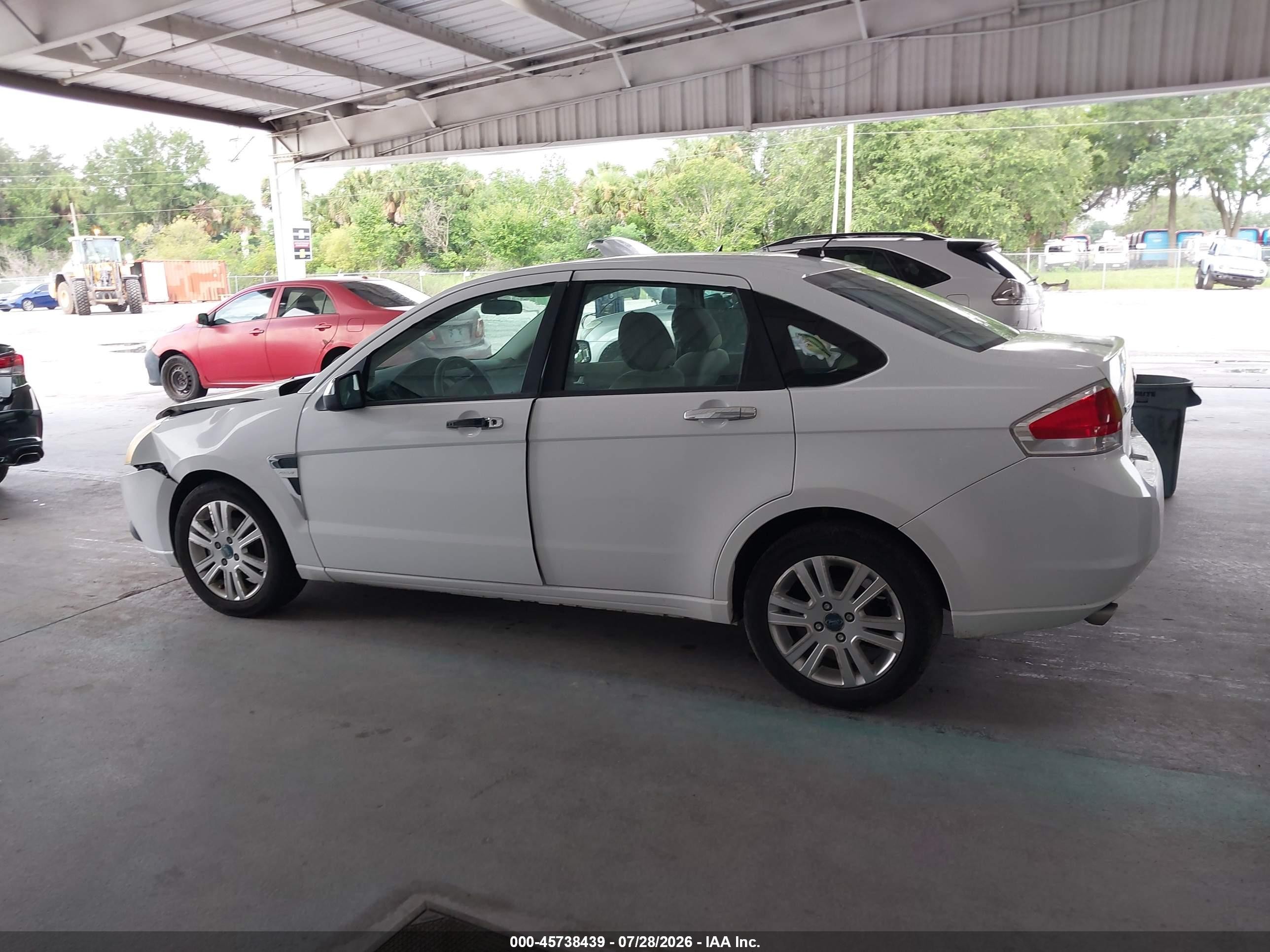 2008 Ford Focus Se/ses White vin: 1FAHP35N58W185231