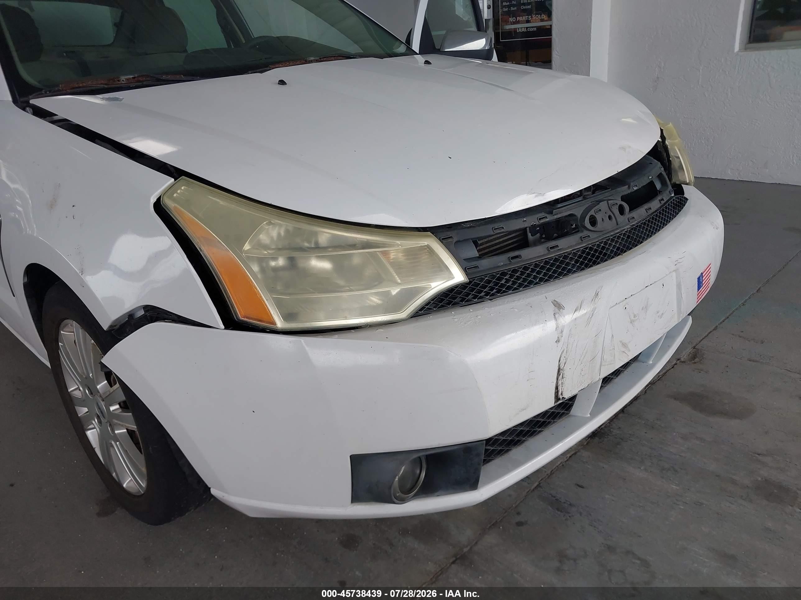 2008 Ford Focus Se/ses White vin: 1FAHP35N58W185231