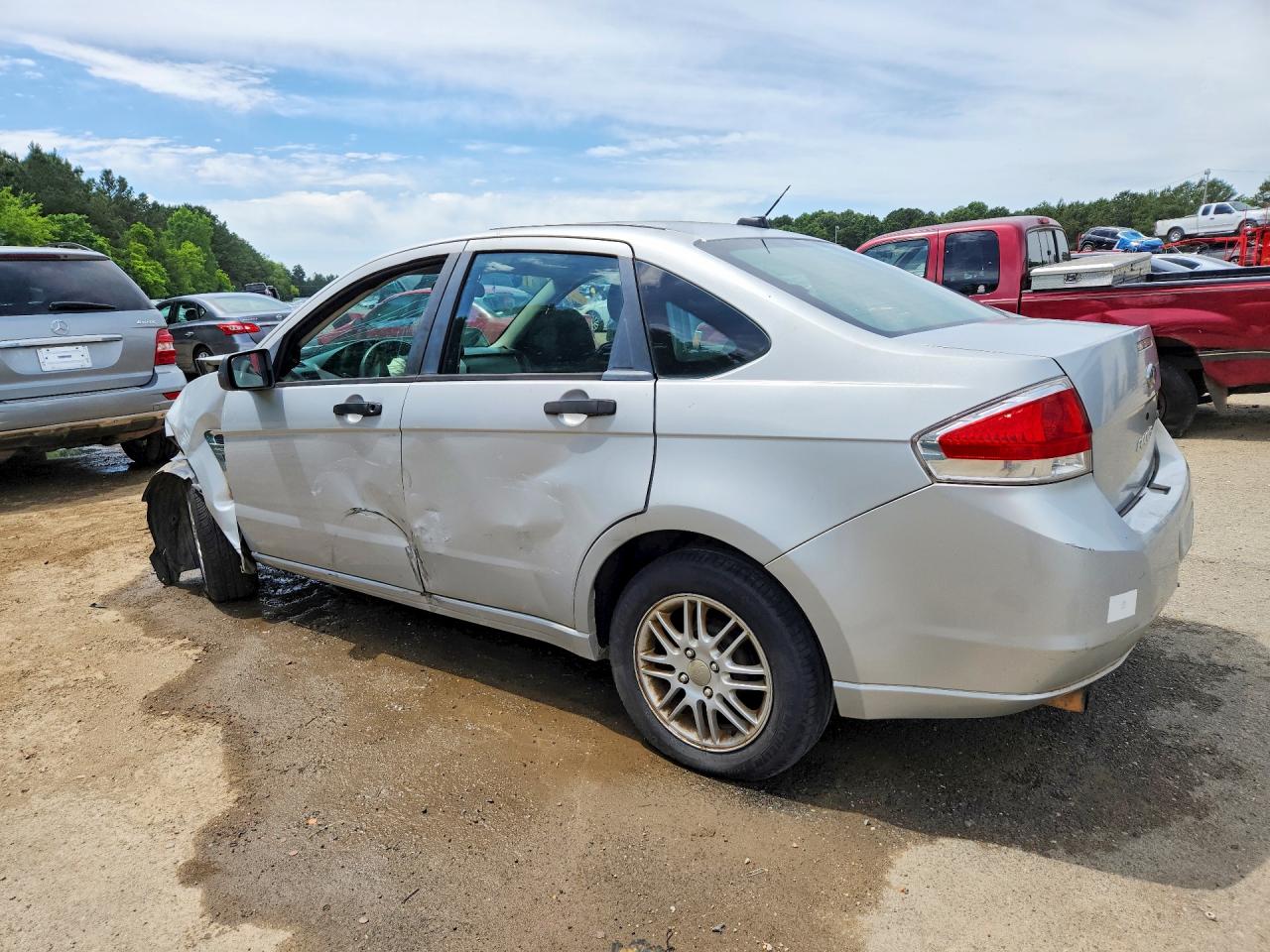 2008 Ford Focus Se Silver vin: 1FAHP35N58W209527