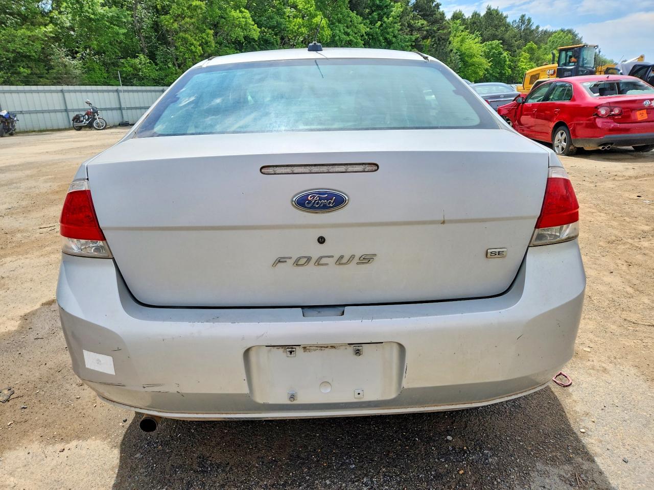 2008 Ford Focus Se Silver vin: 1FAHP35N58W209527