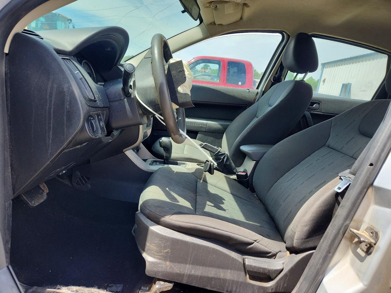 2008 Ford Focus Se Silver vin: 1FAHP35N58W209527
