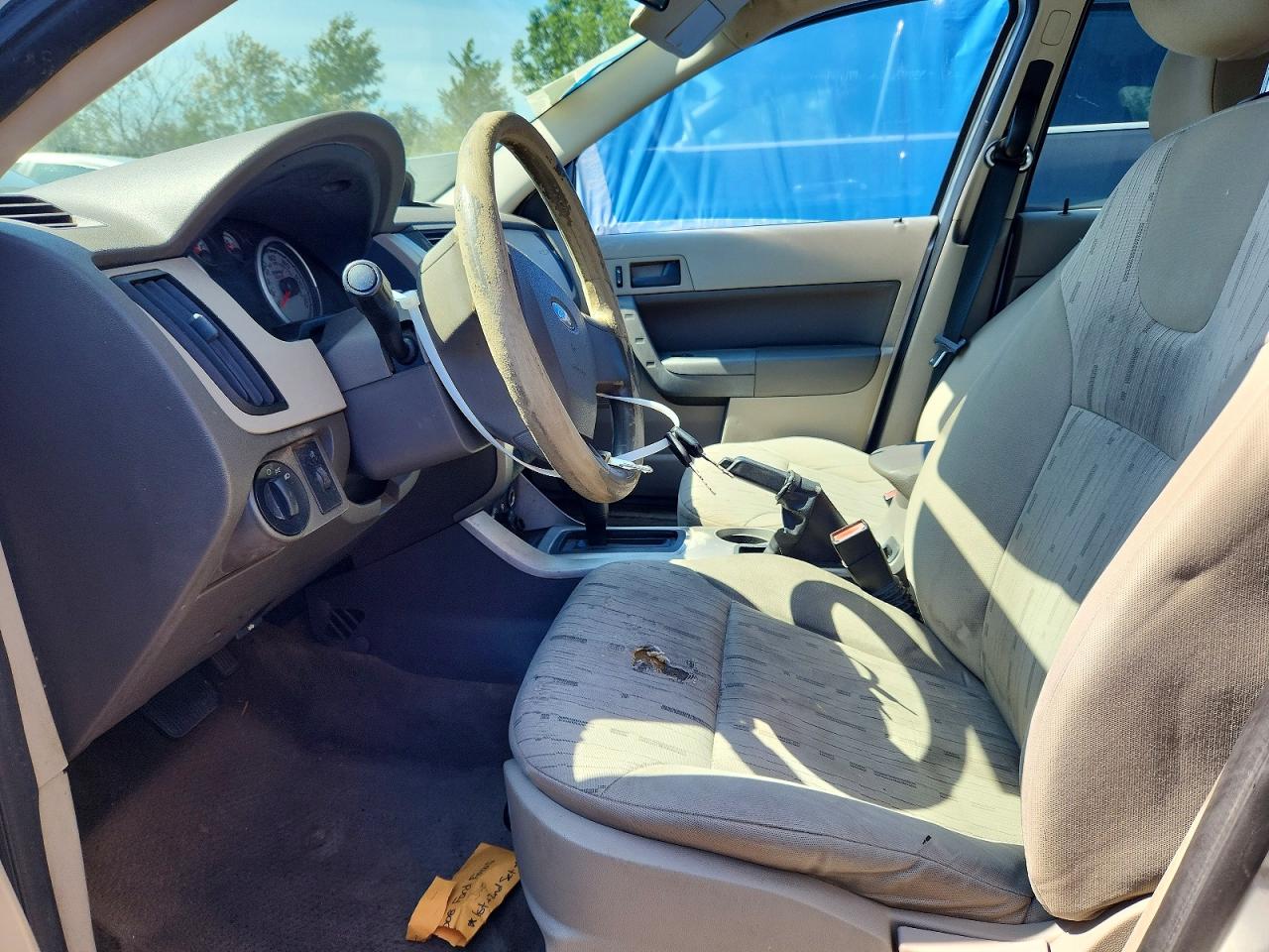 2008 Ford Focus Se Silver vin: 1FAHP35N58W230572