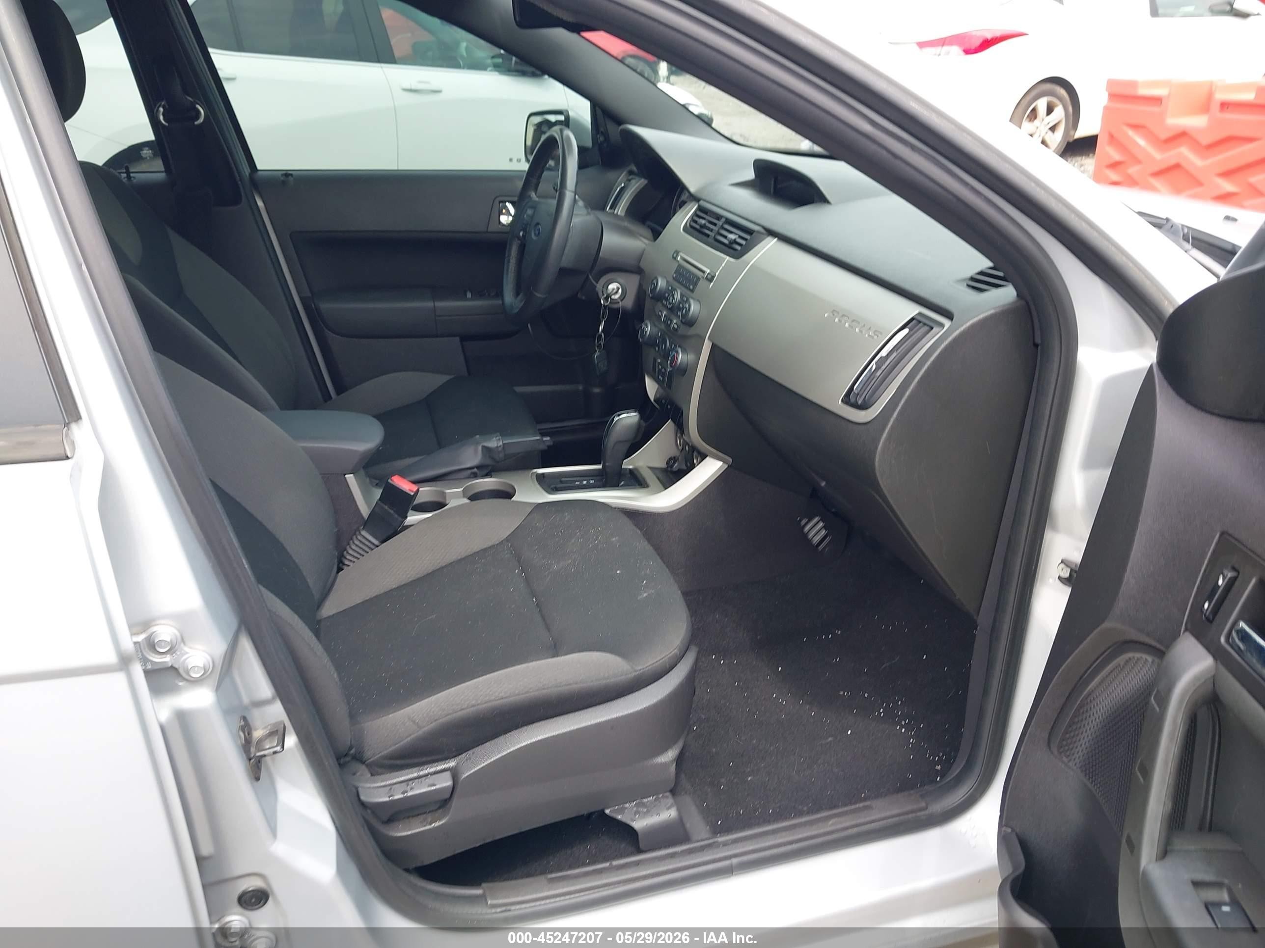2008 Ford Focus Se/ses Silver vin: 1FAHP35N58W252555
