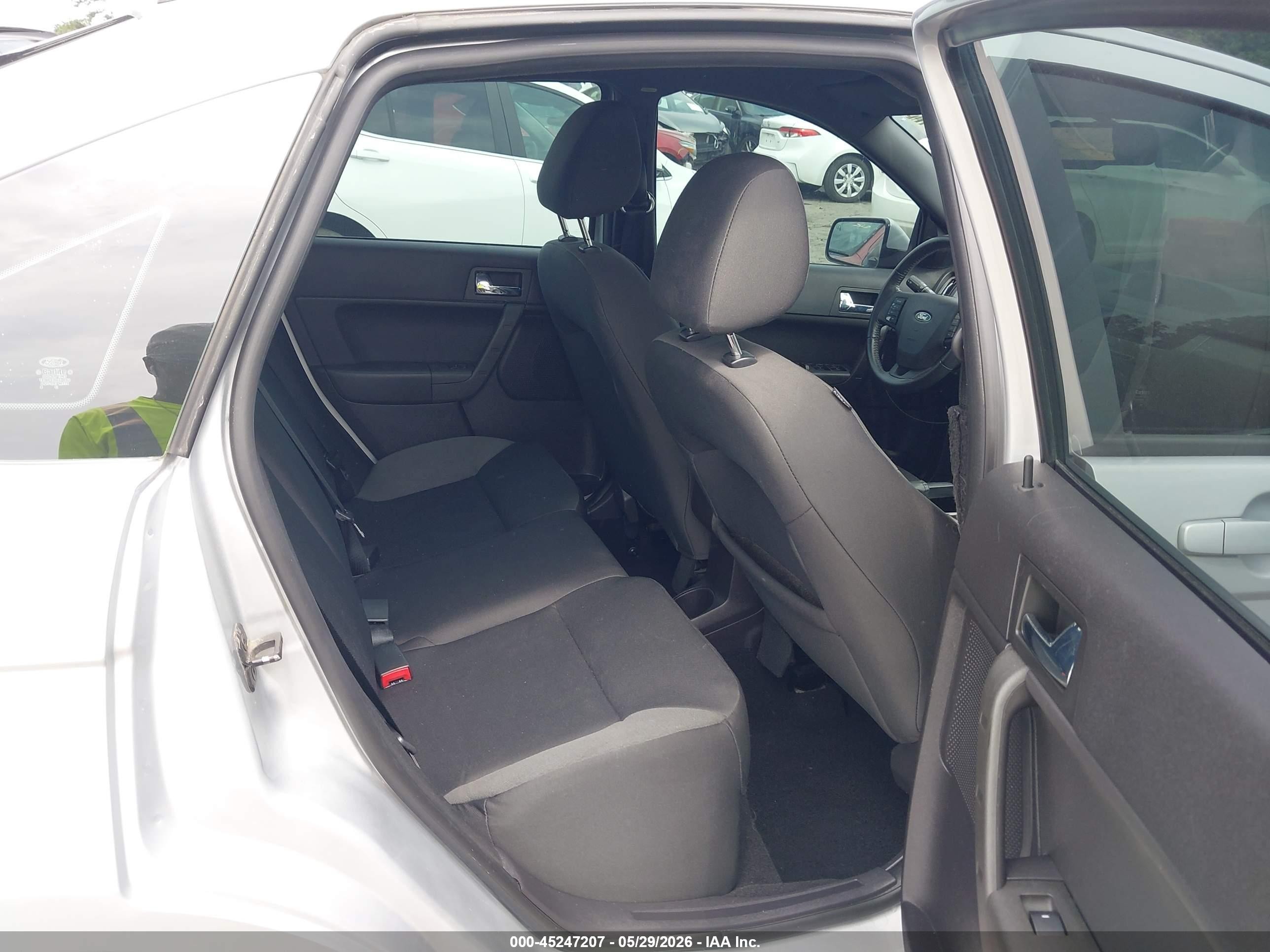 2008 Ford Focus Se/ses Silver vin: 1FAHP35N58W252555