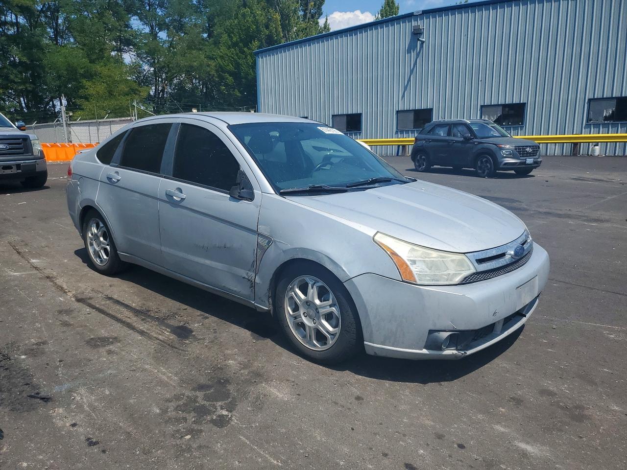 2008 Ford Focus Silver vin: 1FAHP35N58W266939