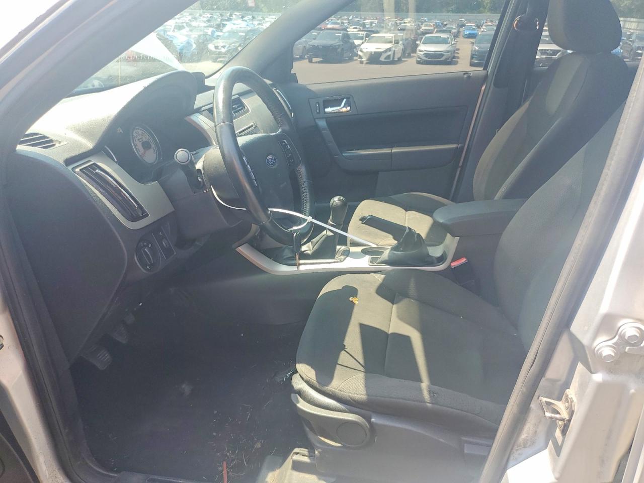 2008 Ford Focus Silver vin: 1FAHP35N58W266939