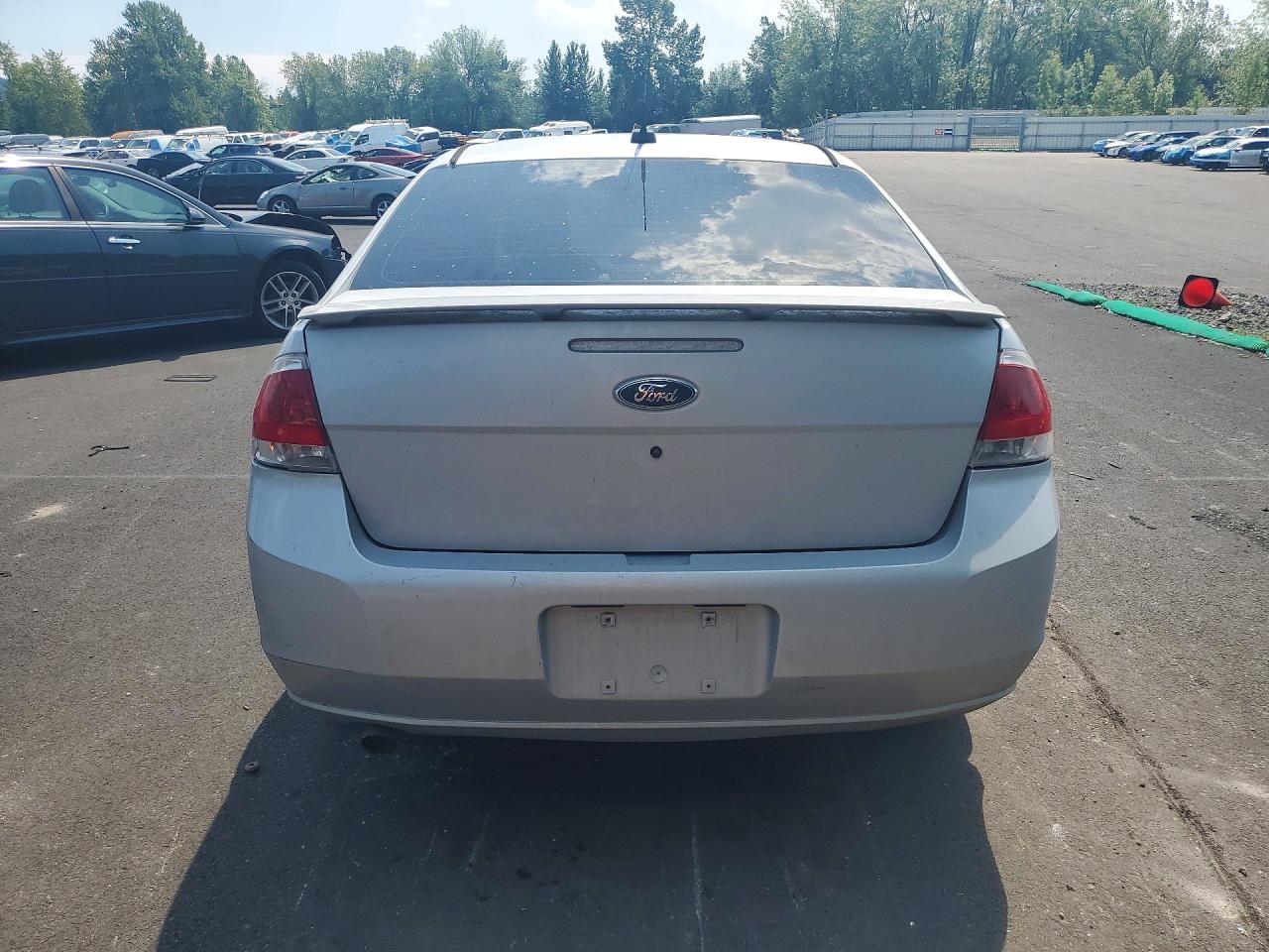2008 Ford Focus Silver vin: 1FAHP35N58W266939