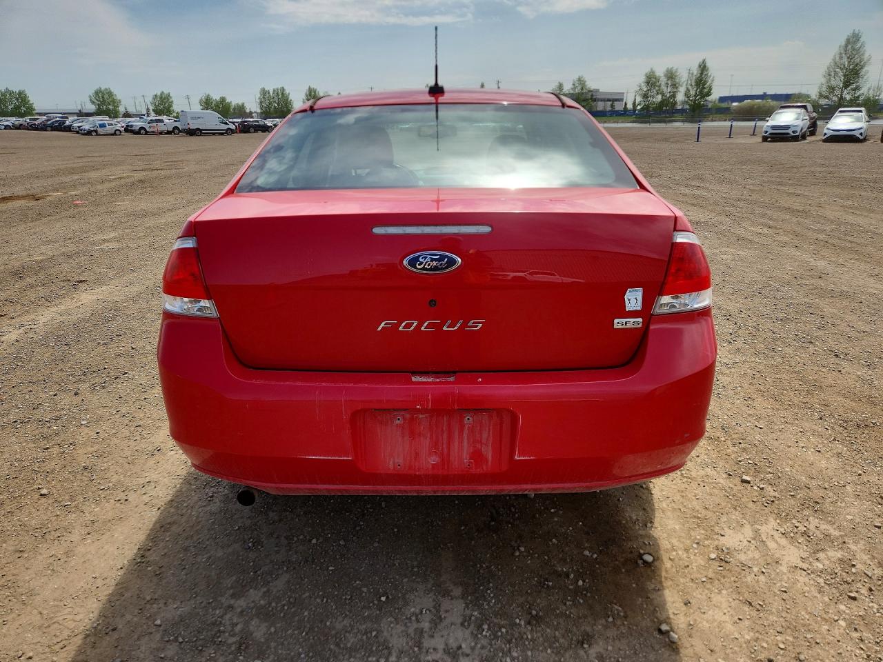 2008 Ford Focus Se Red vin: 1FAHP35N58W292053