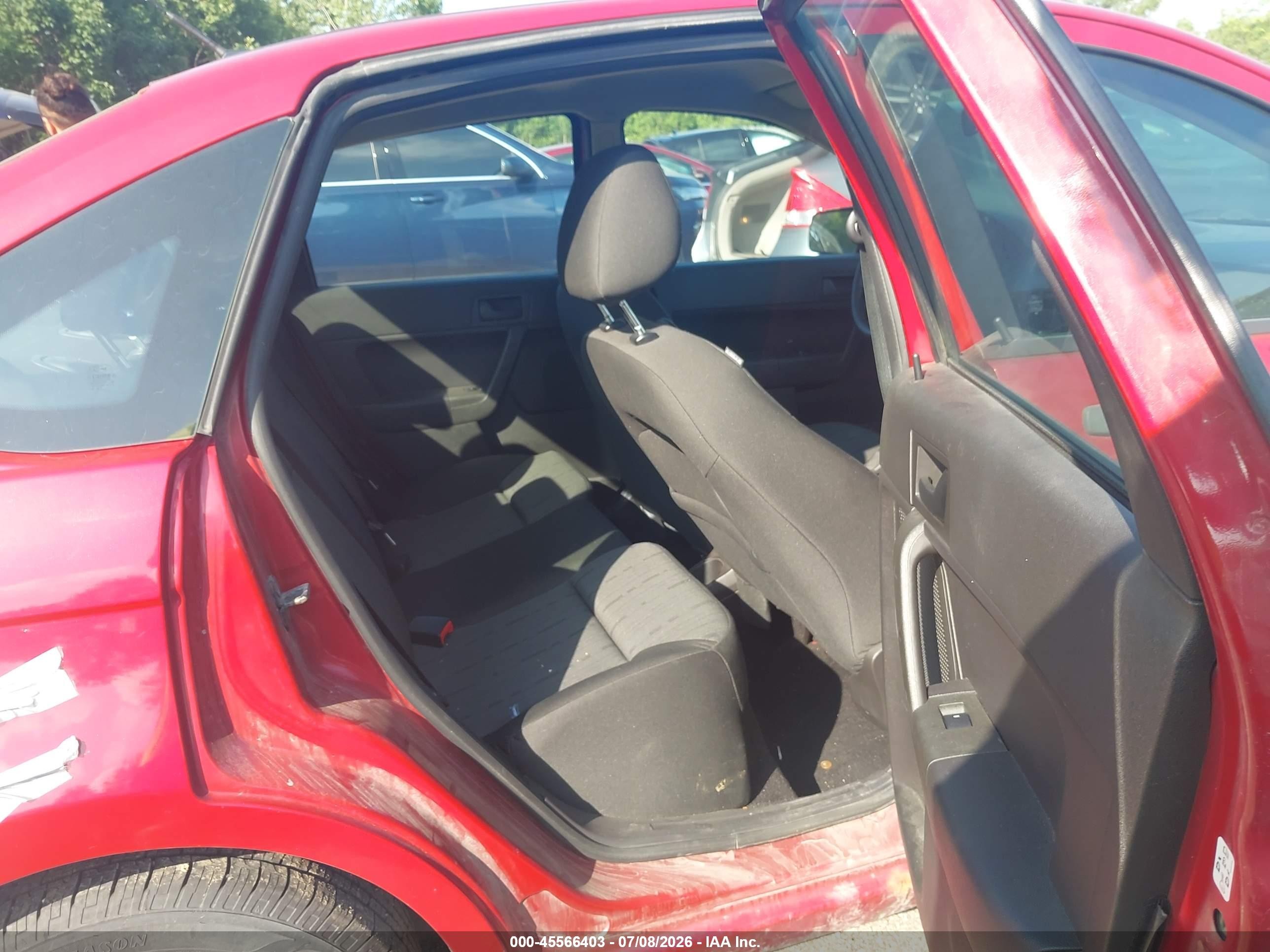 2009 Ford Focus Se Red vin: 1FAHP35N59W160833