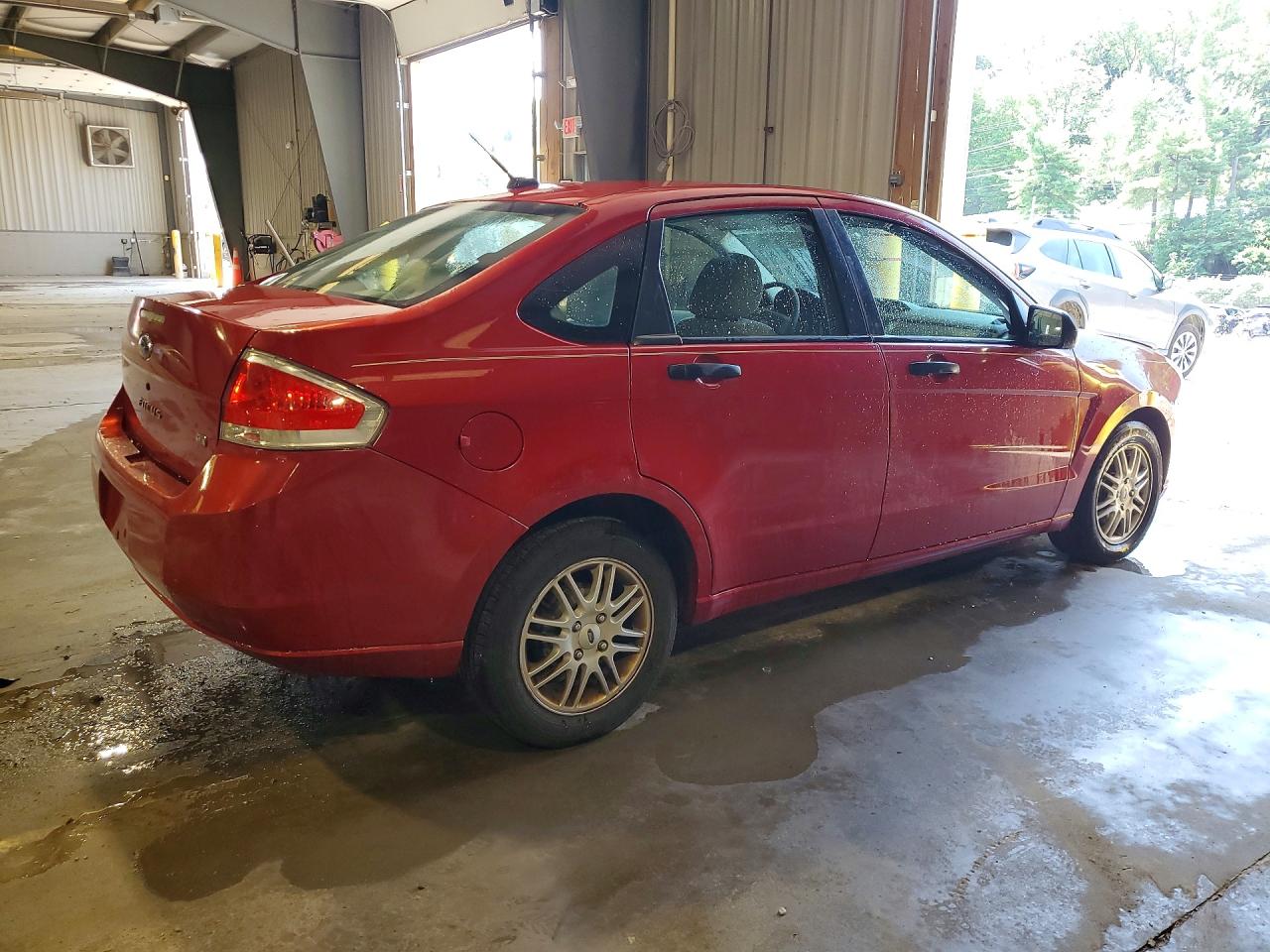 2009 Ford Focus Se Red vin: 1FAHP35N59W229083