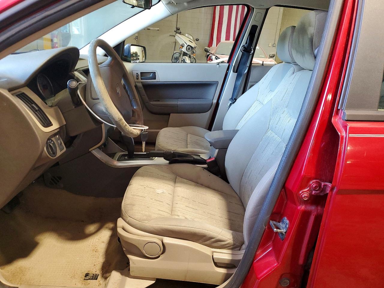 2009 Ford Focus Se Red vin: 1FAHP35N59W229083