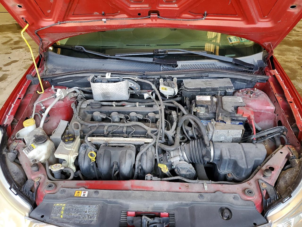 2009 Ford Focus Se Red vin: 1FAHP35N59W229083