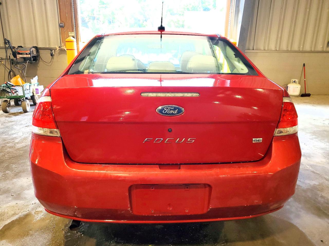 2009 Ford Focus Se Red vin: 1FAHP35N59W229083