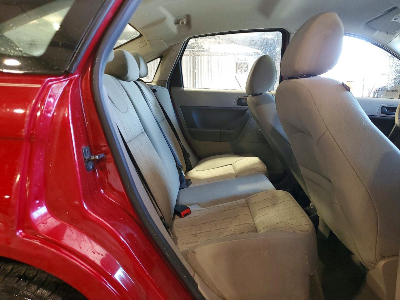 2009 Ford Focus Se Red vin: 1FAHP35N59W229083