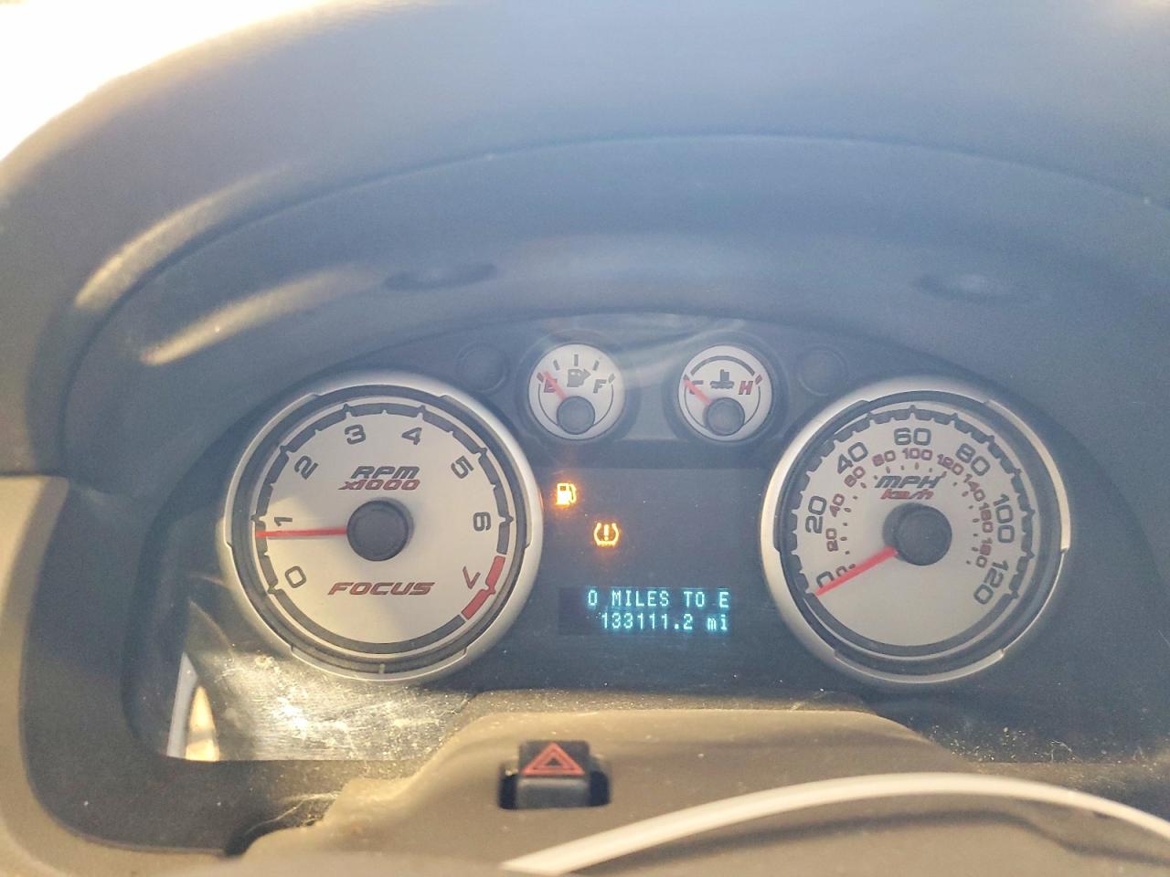 2009 Ford Focus Se Red vin: 1FAHP35N59W229083