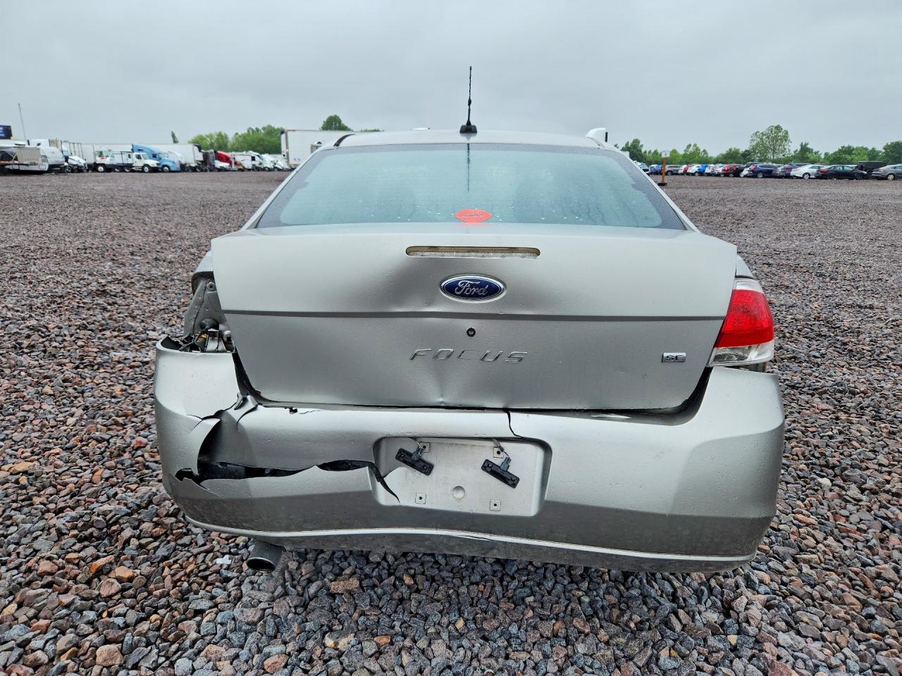 2008 Ford Focus Se Silver vin: 1FAHP35N68W116161
