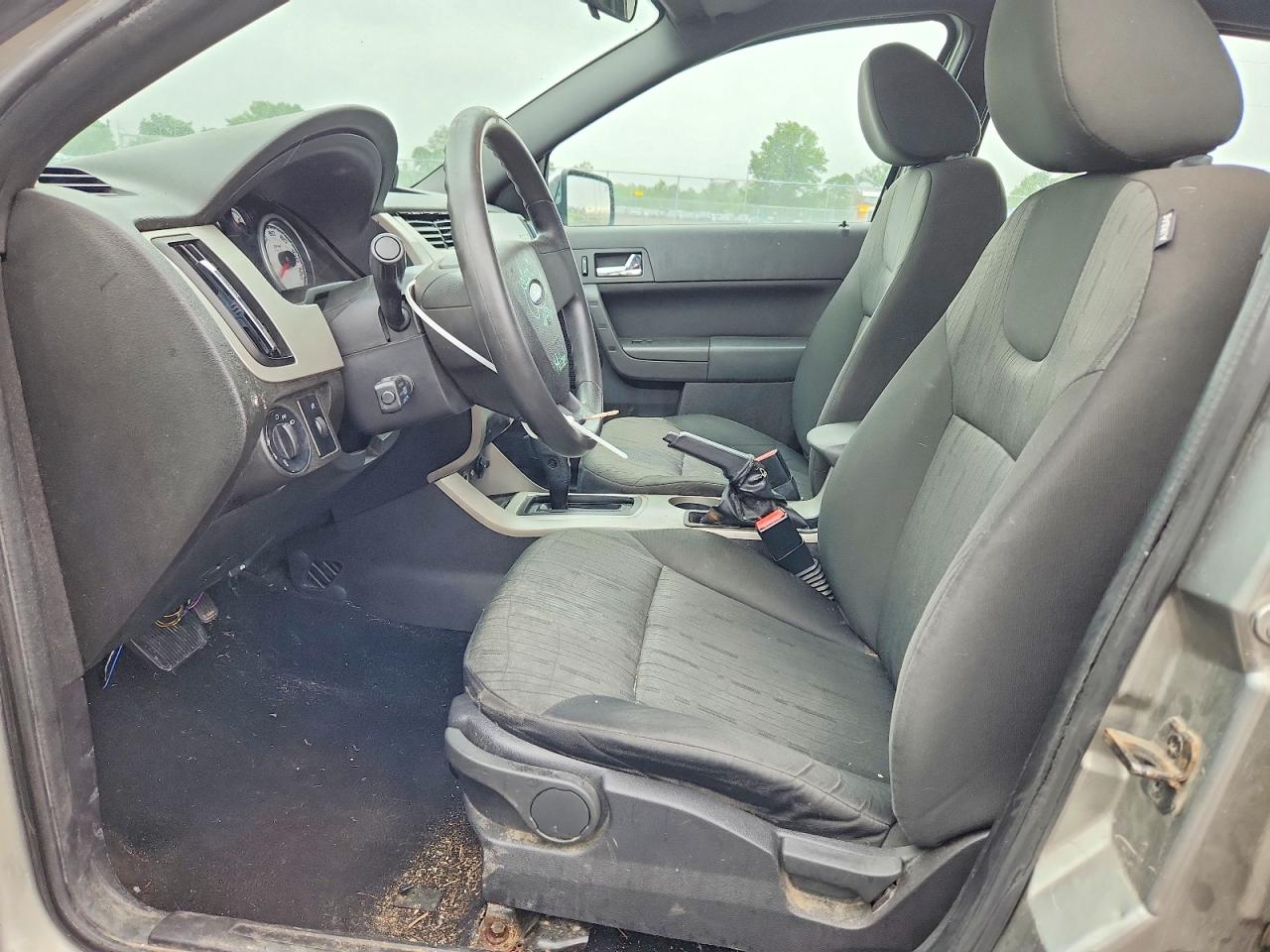 2008 Ford Focus Se Silver vin: 1FAHP35N68W116161