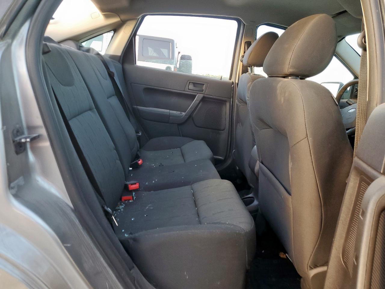 2008 Ford Focus Se Gray vin: 1FAHP35N68W131324
