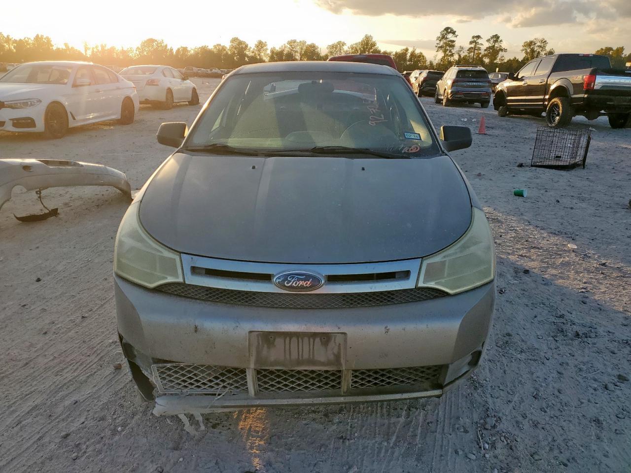 2008 Ford Focus Se Gray vin: 1FAHP35N68W131324
