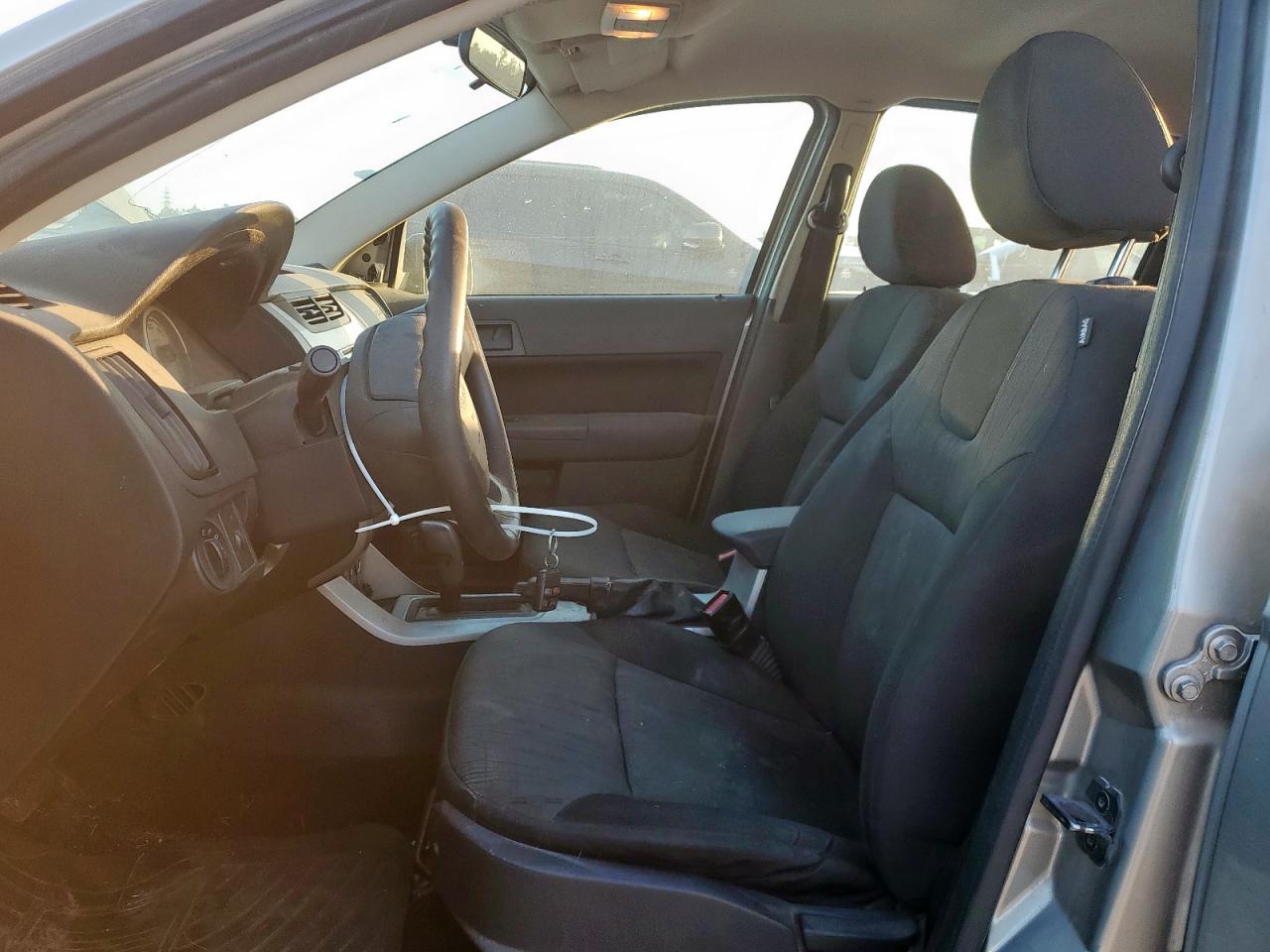 2008 Ford Focus Se Gray vin: 1FAHP35N68W131324