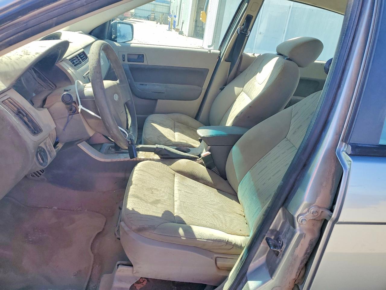 2008 Ford Focus Se Tan vin: 1FAHP35N68W230404